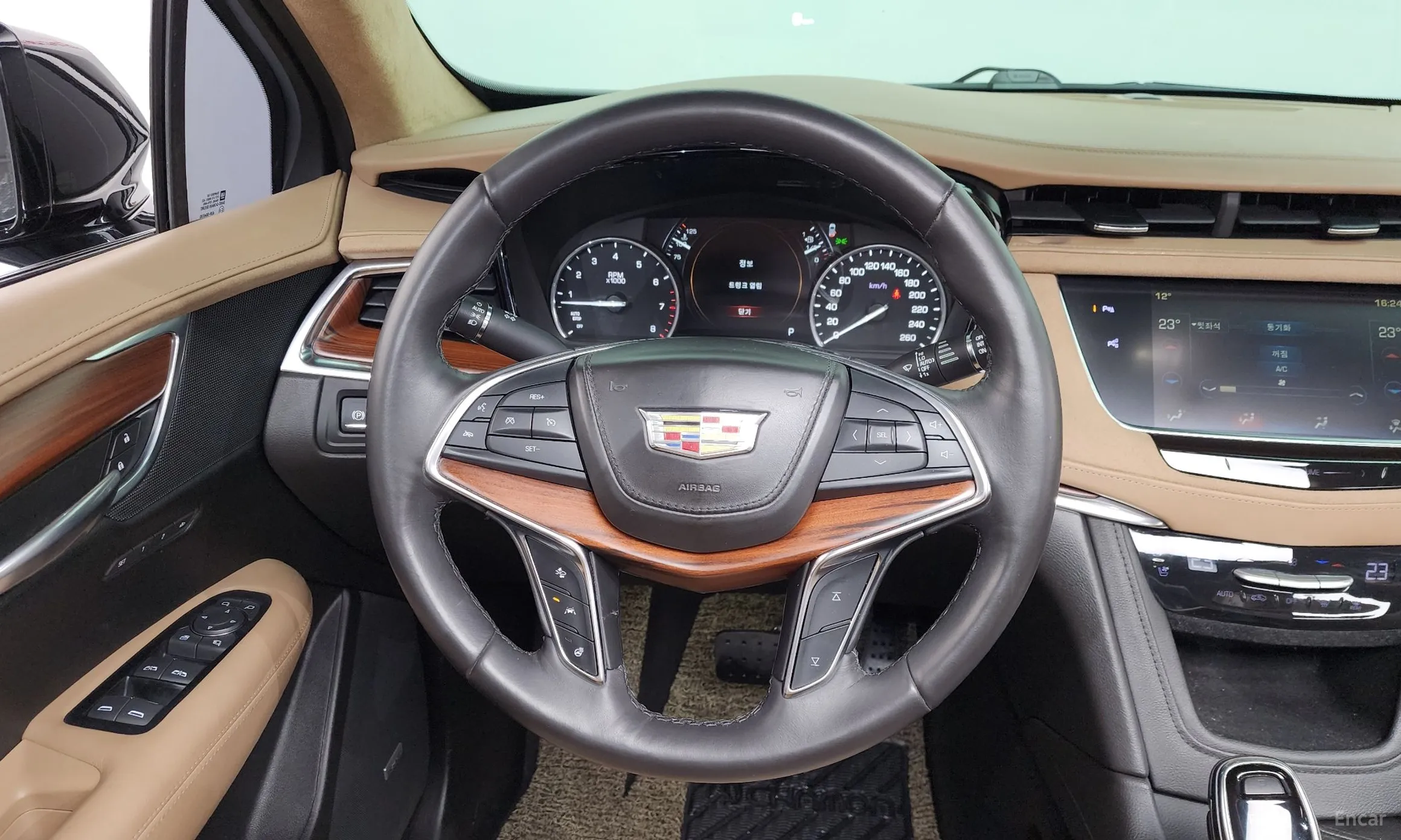 Cadillac XT5 превью 13