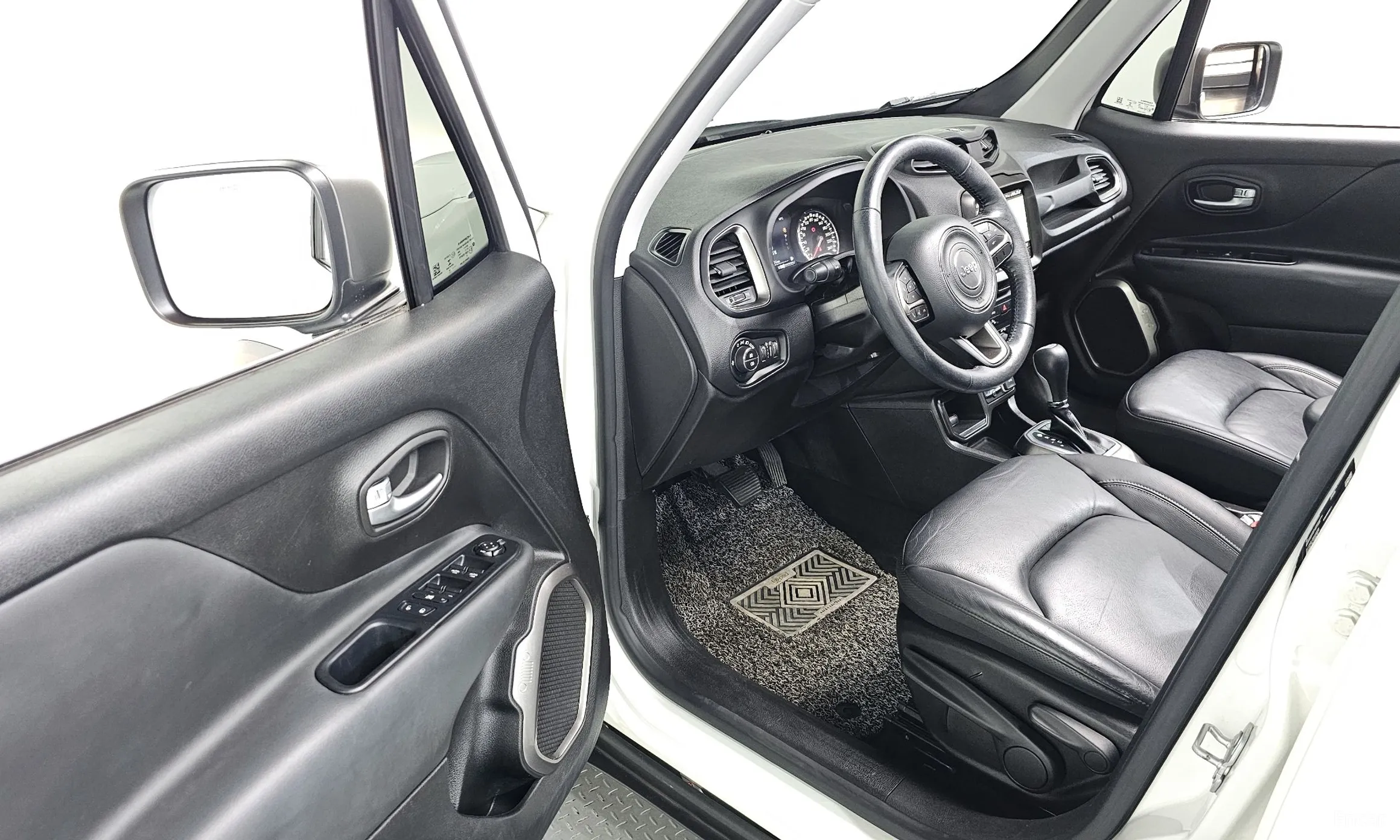 Jeep Renegade превью 10