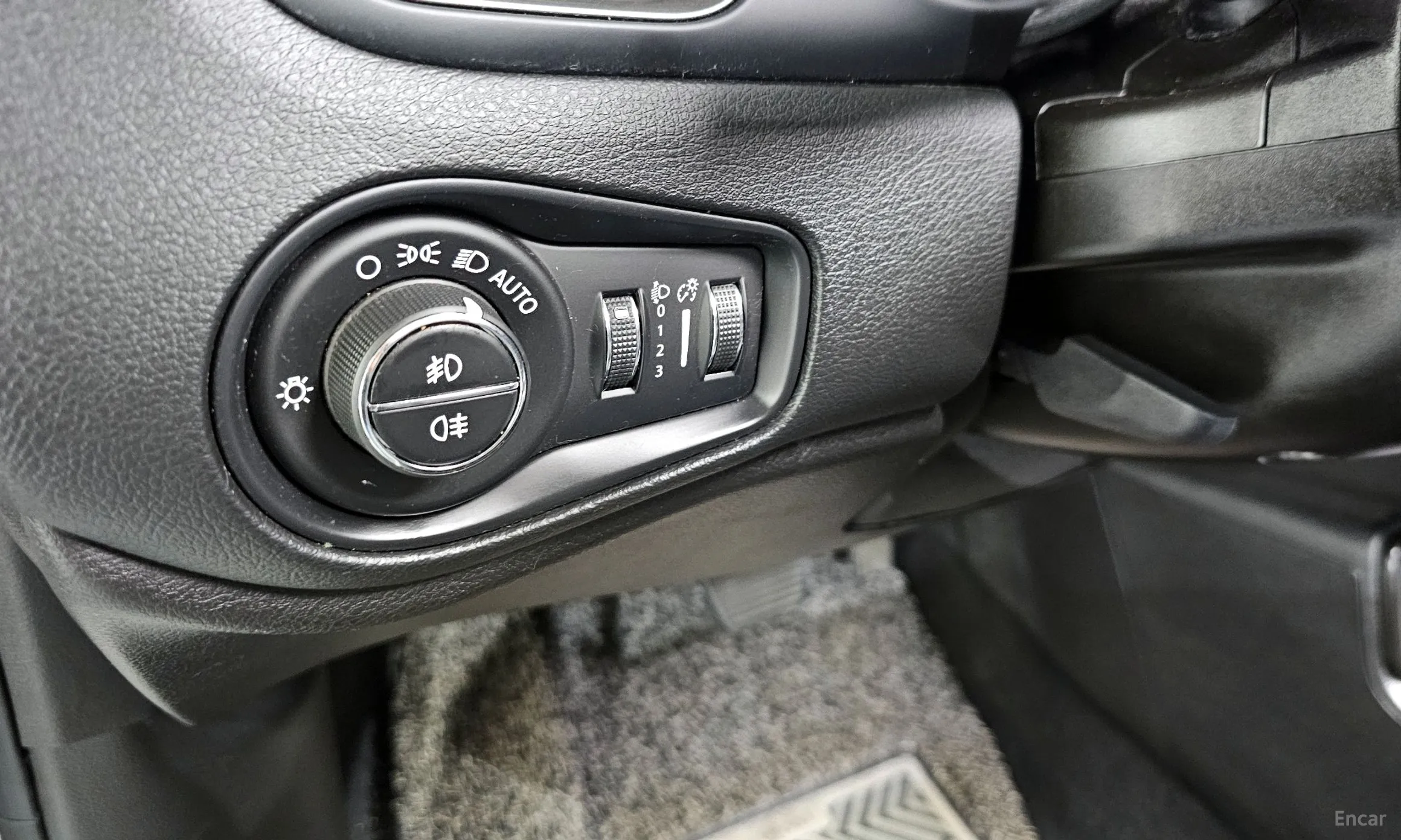 Jeep Renegade превью 15