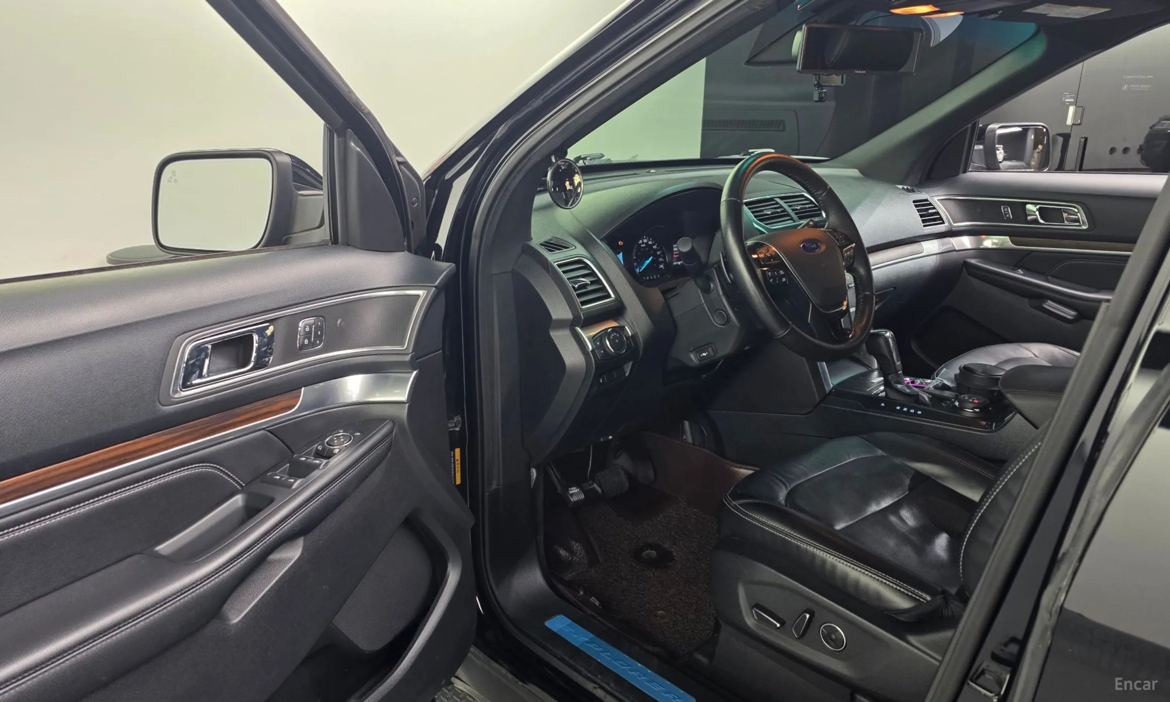 Ford Explorer превью 10