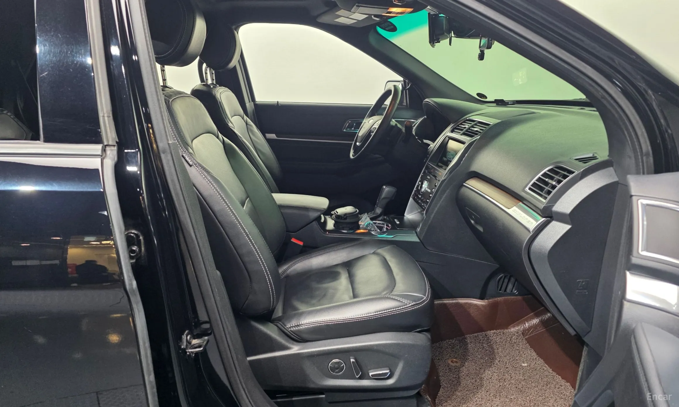 Ford Explorer превью 11