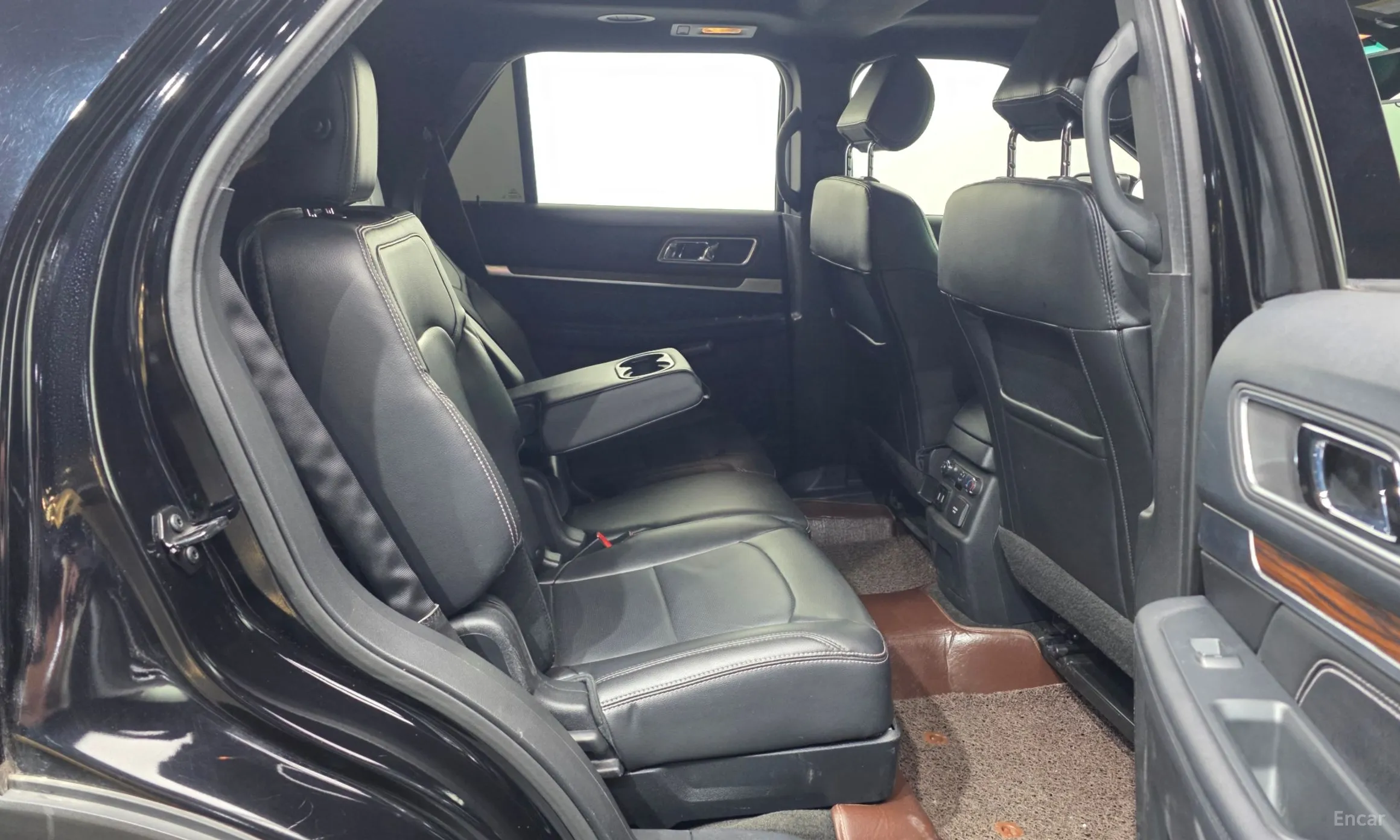 Ford Explorer превью 12