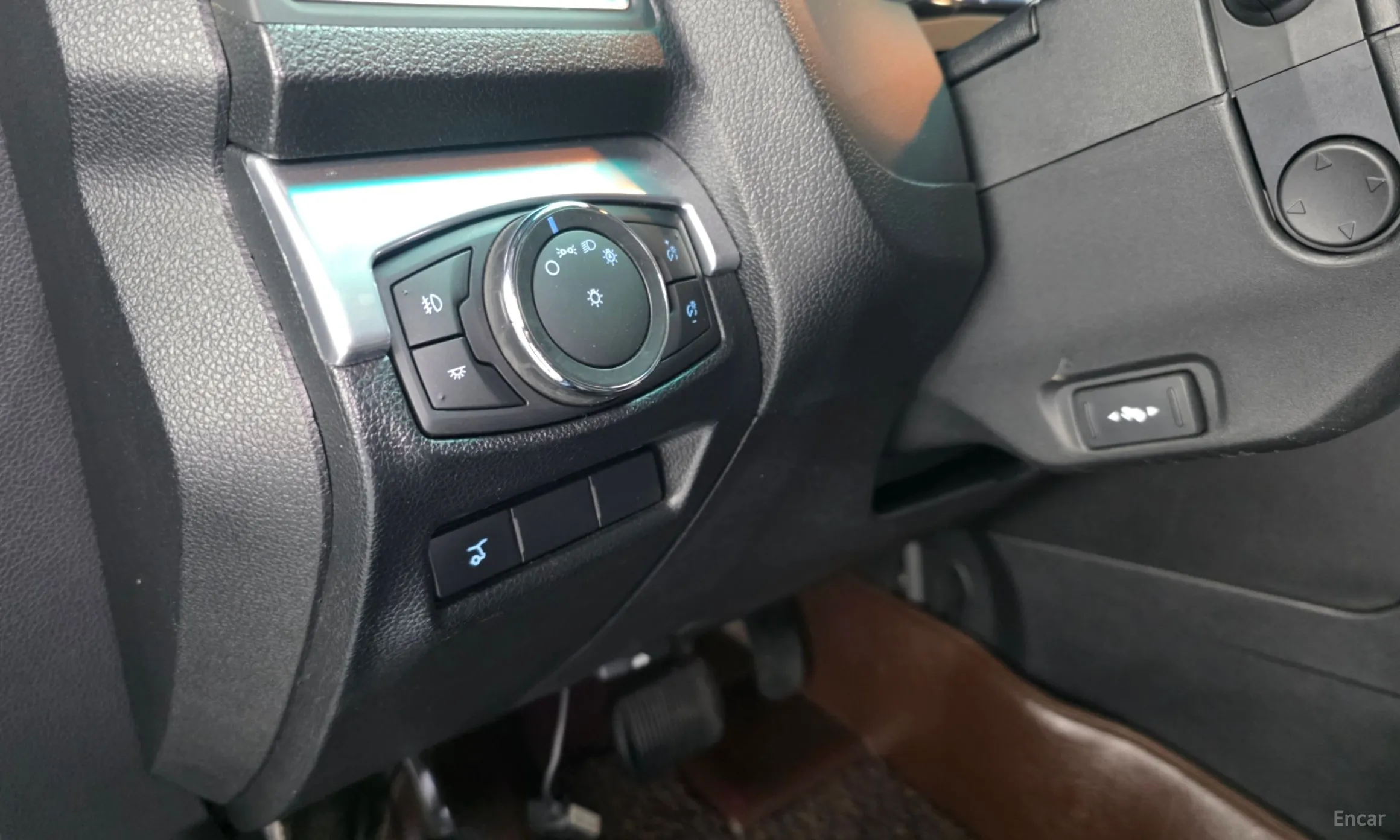 Ford Explorer превью 17