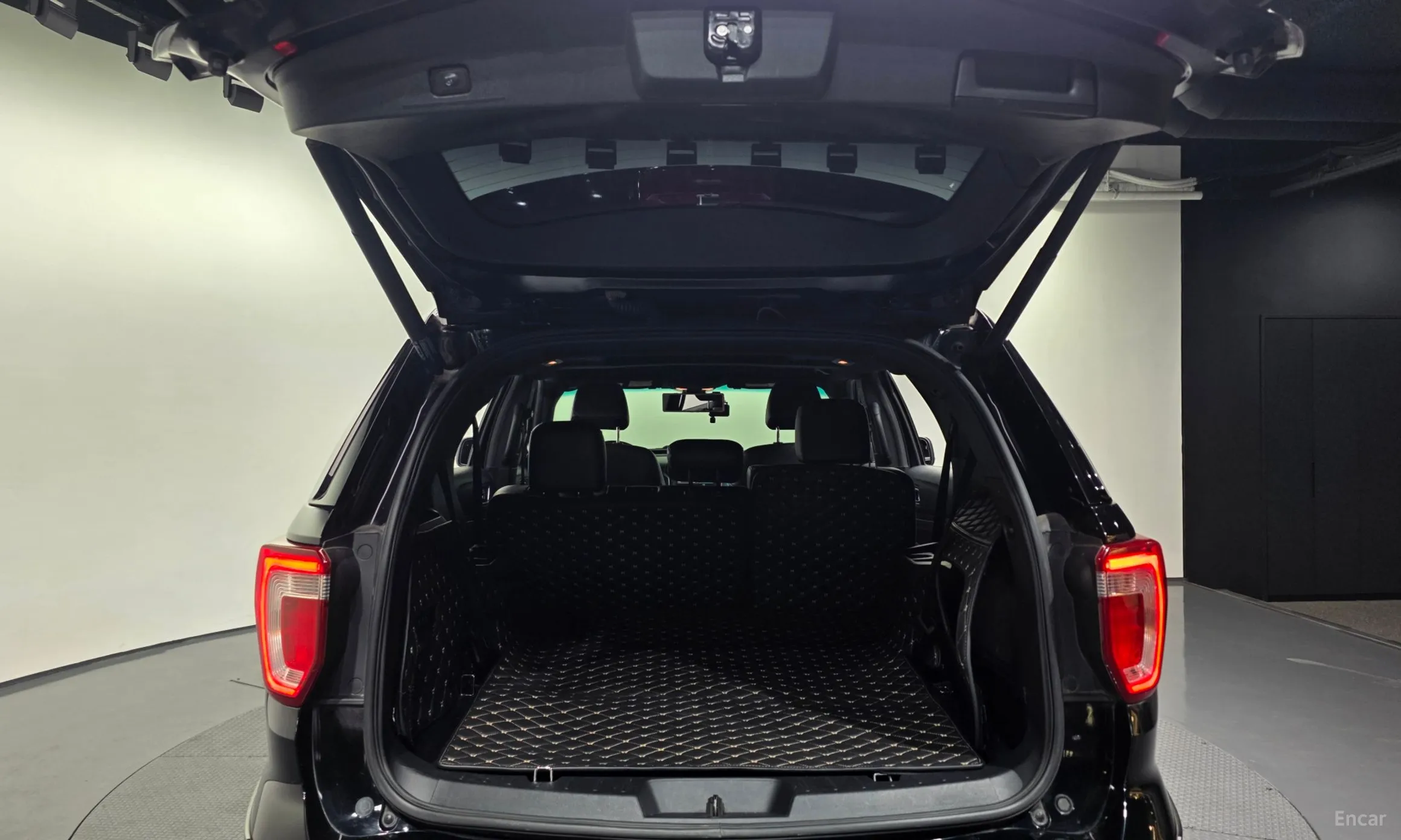 Ford Explorer превью 20