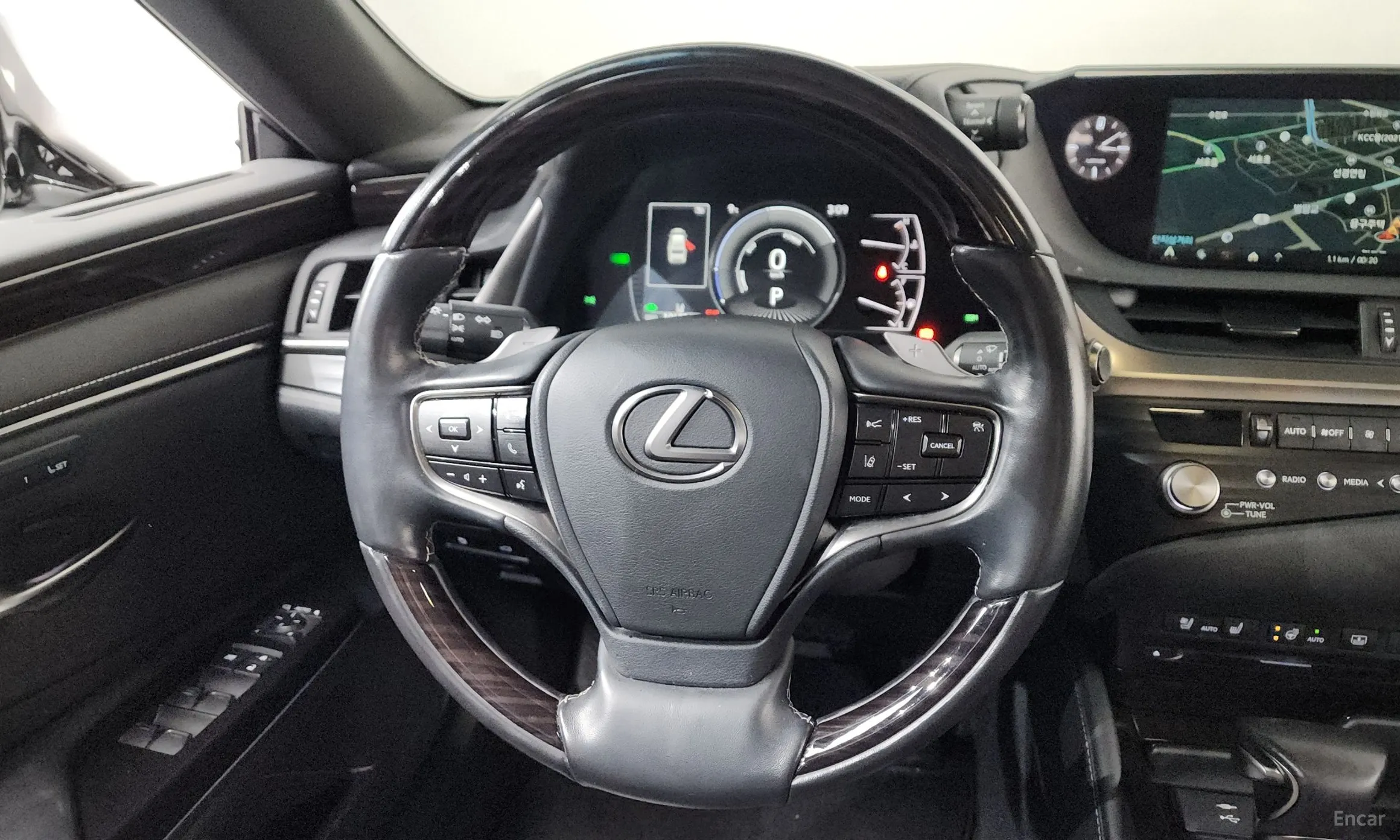 Lexus ES300h 7th Generation превью 13