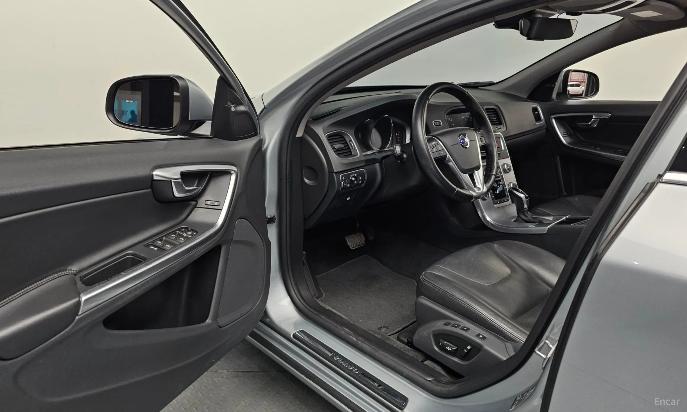Volvo S60 превью 10