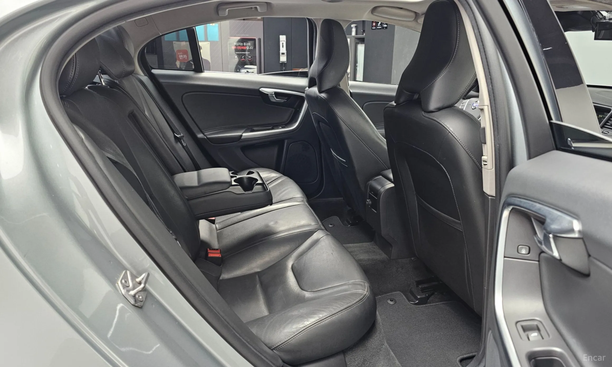 Volvo S60 превью 12