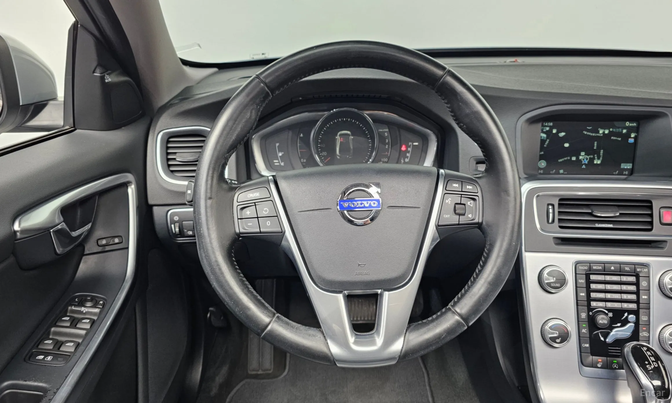 Volvo S60 превью 13