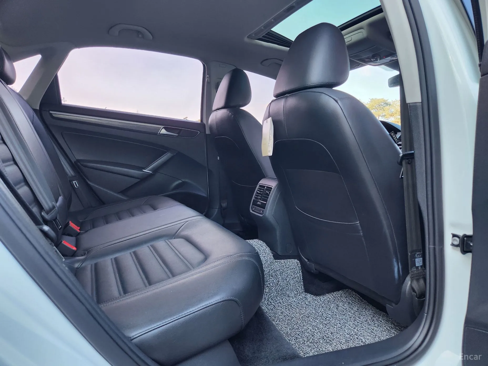 Volkswagen The New Passat превью 12