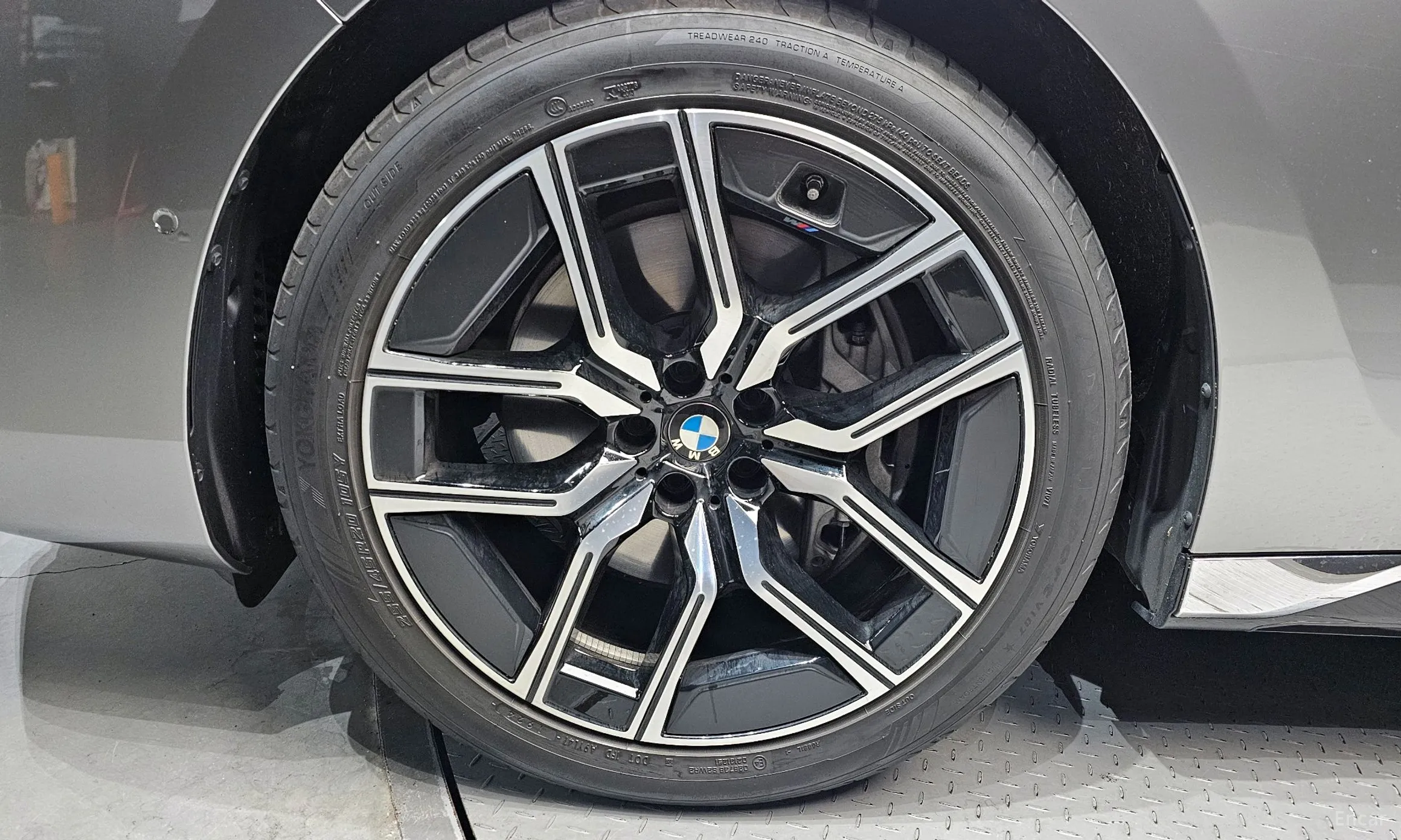 BMW 7 Series (G70) превью 5