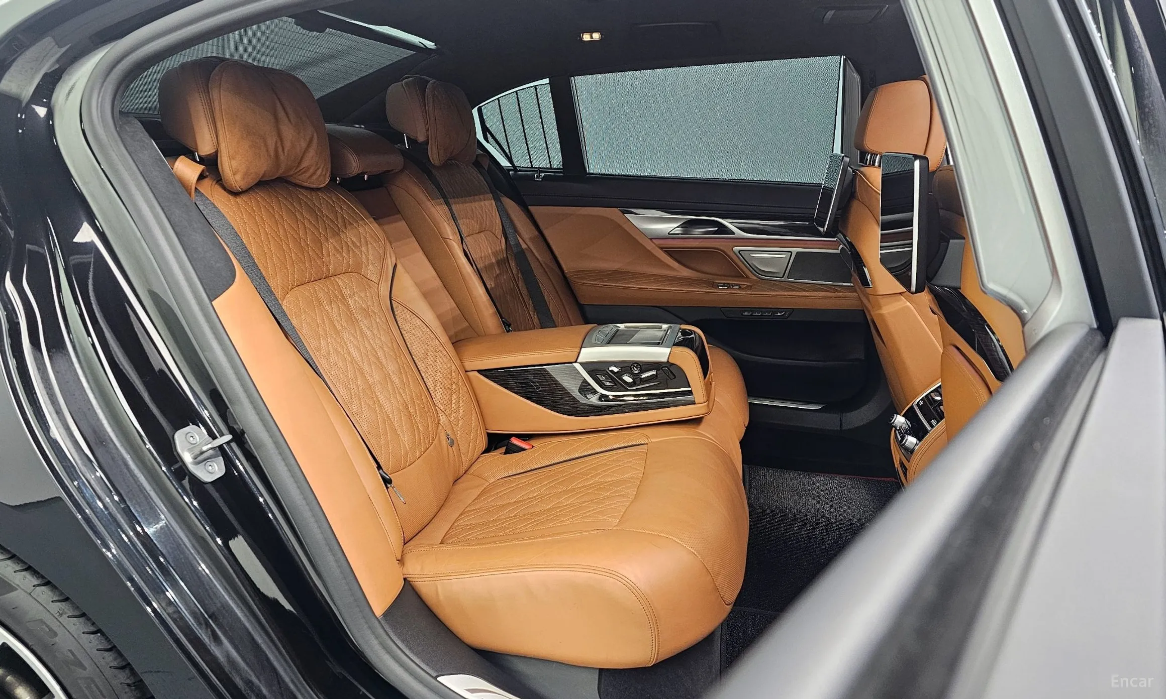 BMW 7 Series (G11) превью 12