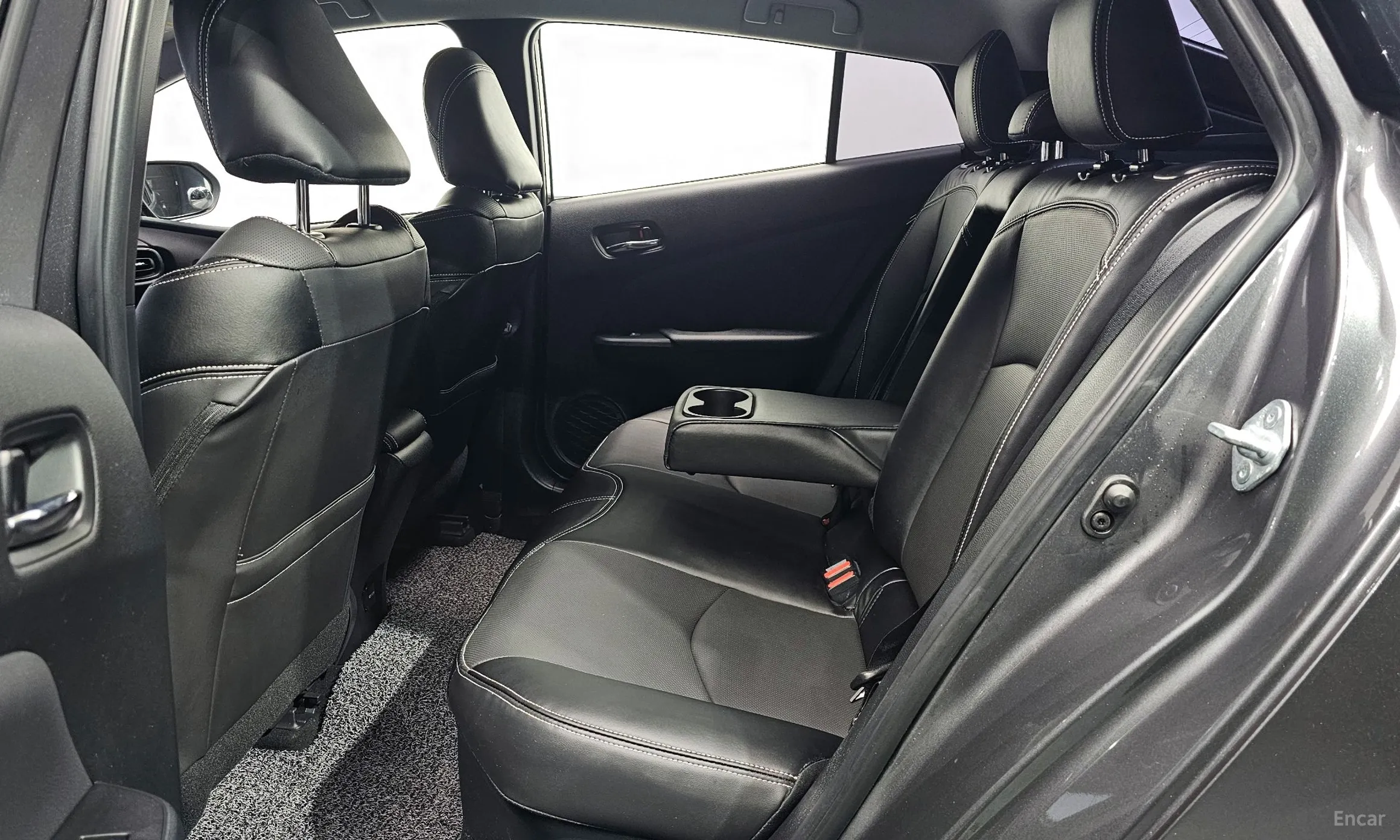 Toyota Prius 4th Generation превью 12