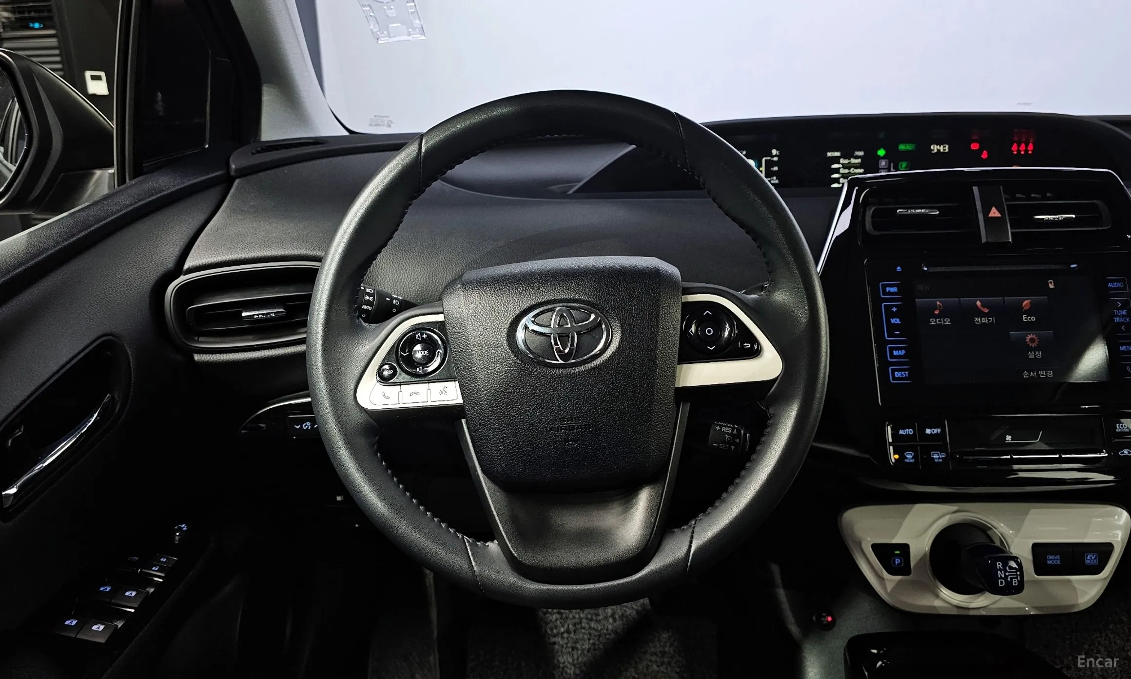 Toyota Prius 4th Generation превью 13