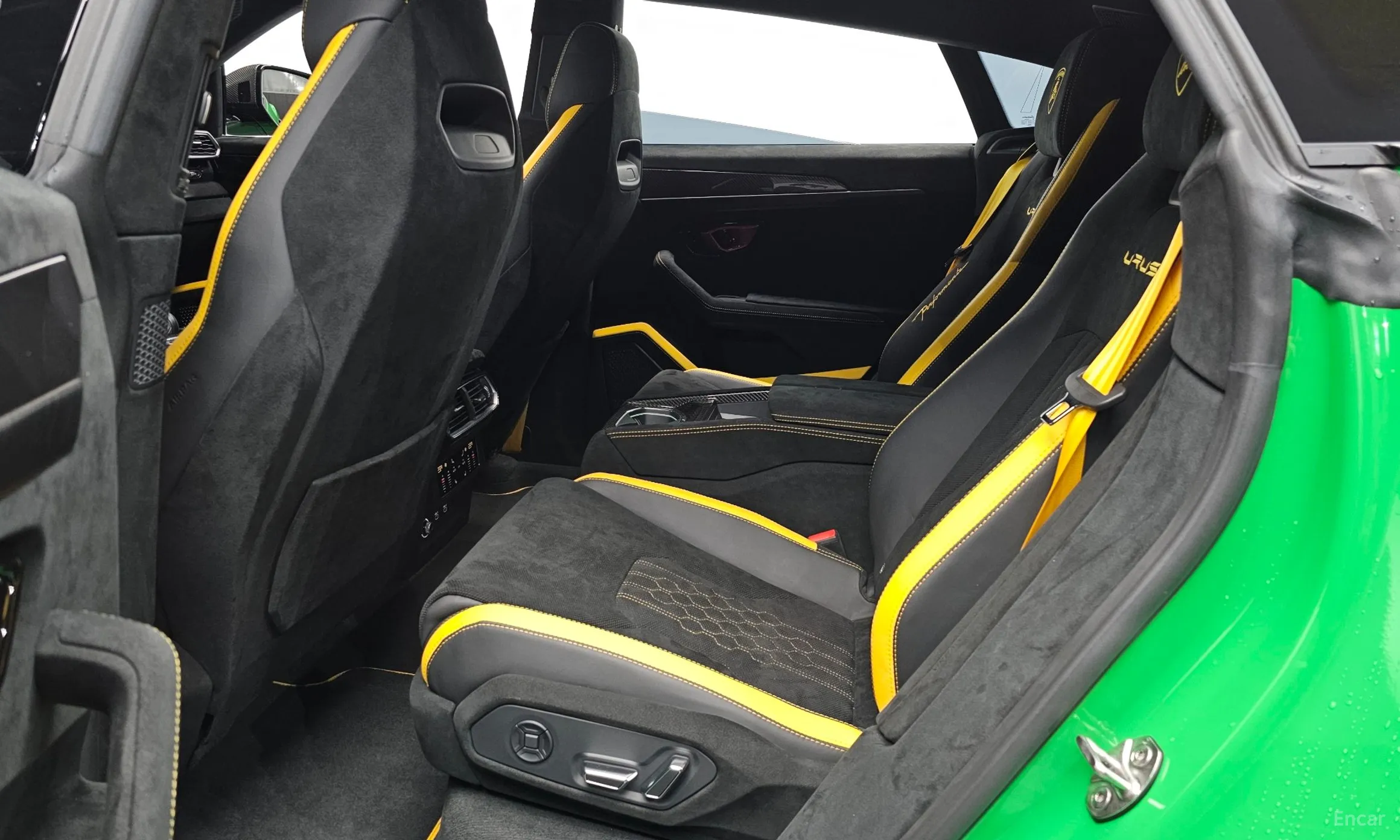 Lamborghini Urus превью 12