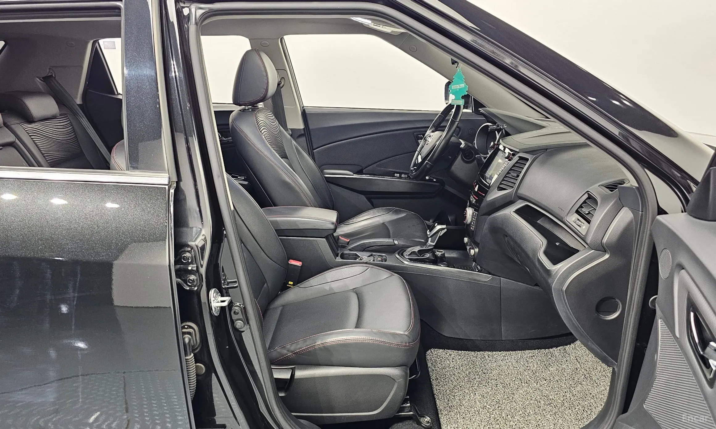 KG Mobility (SsangYong) Tivoli Air превью 10