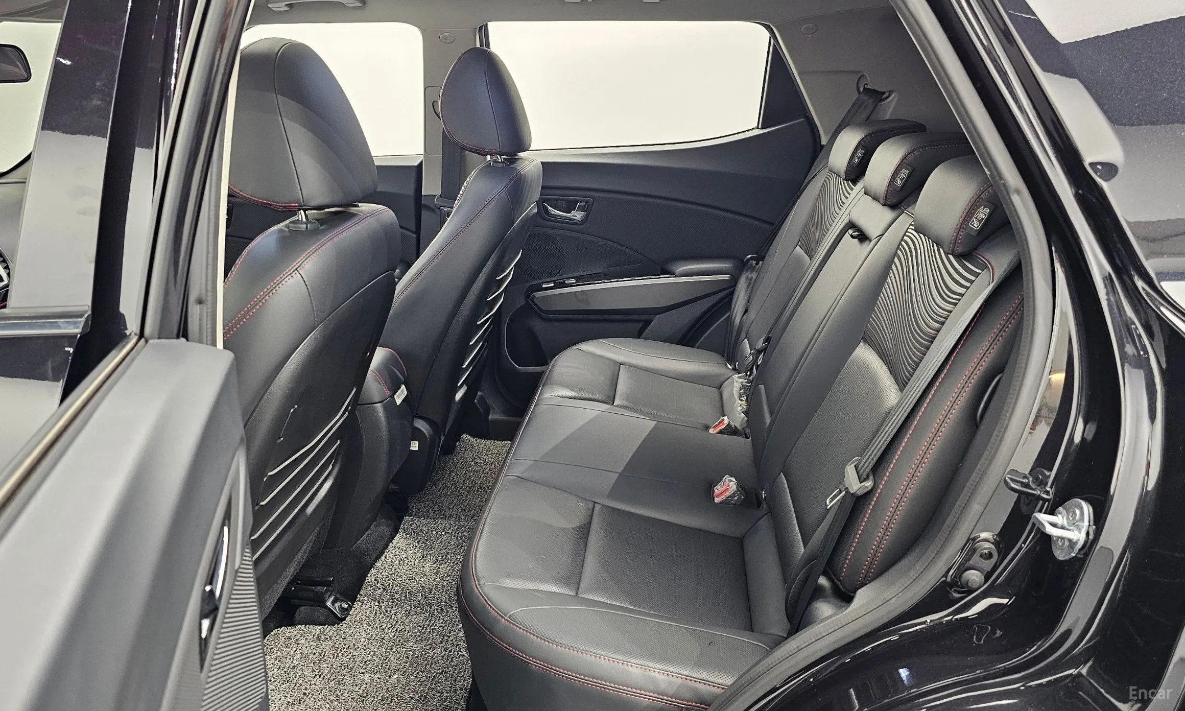 KG Mobility (SsangYong) Tivoli Air превью 12