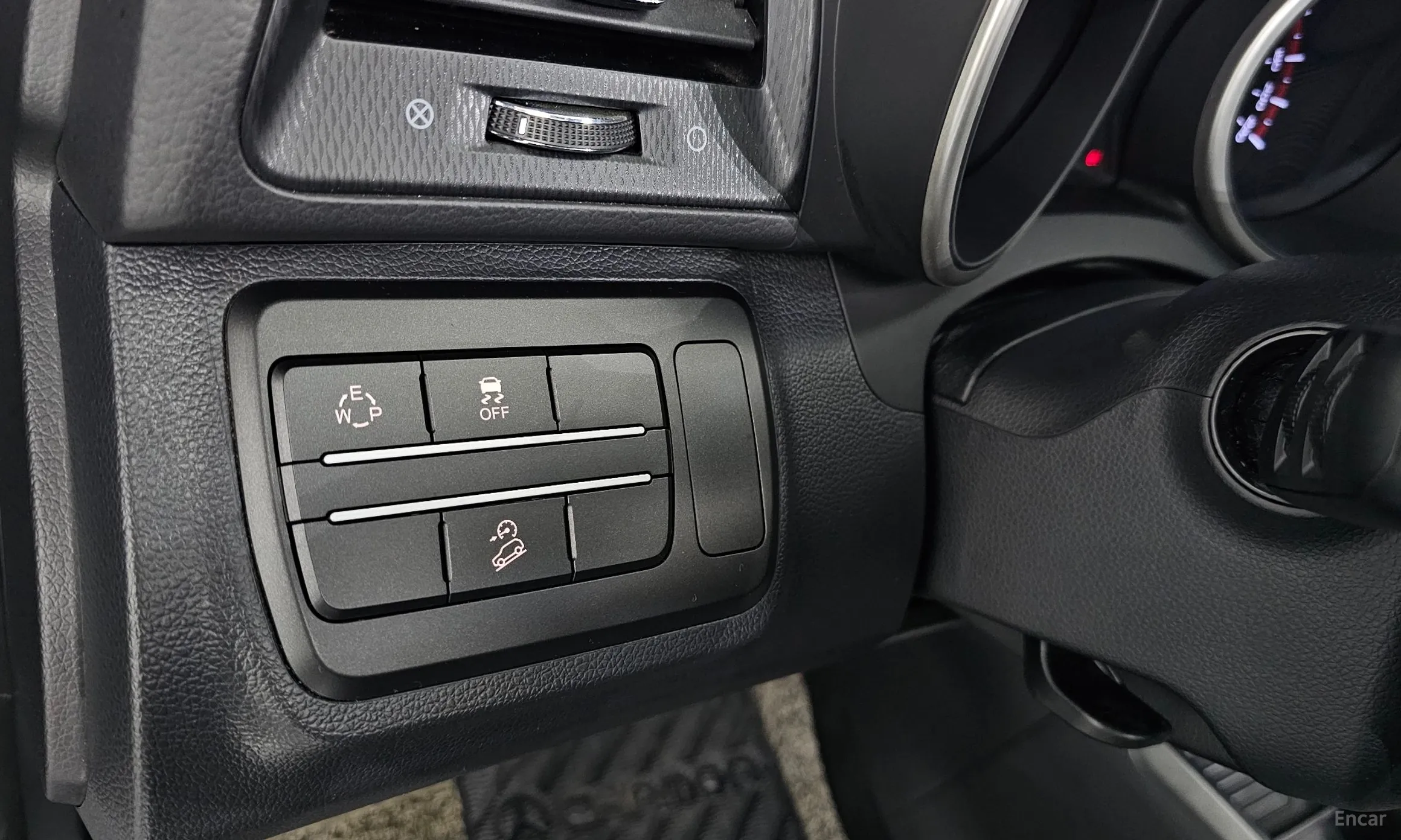KG Mobility (SsangYong) Tivoli Air превью 16