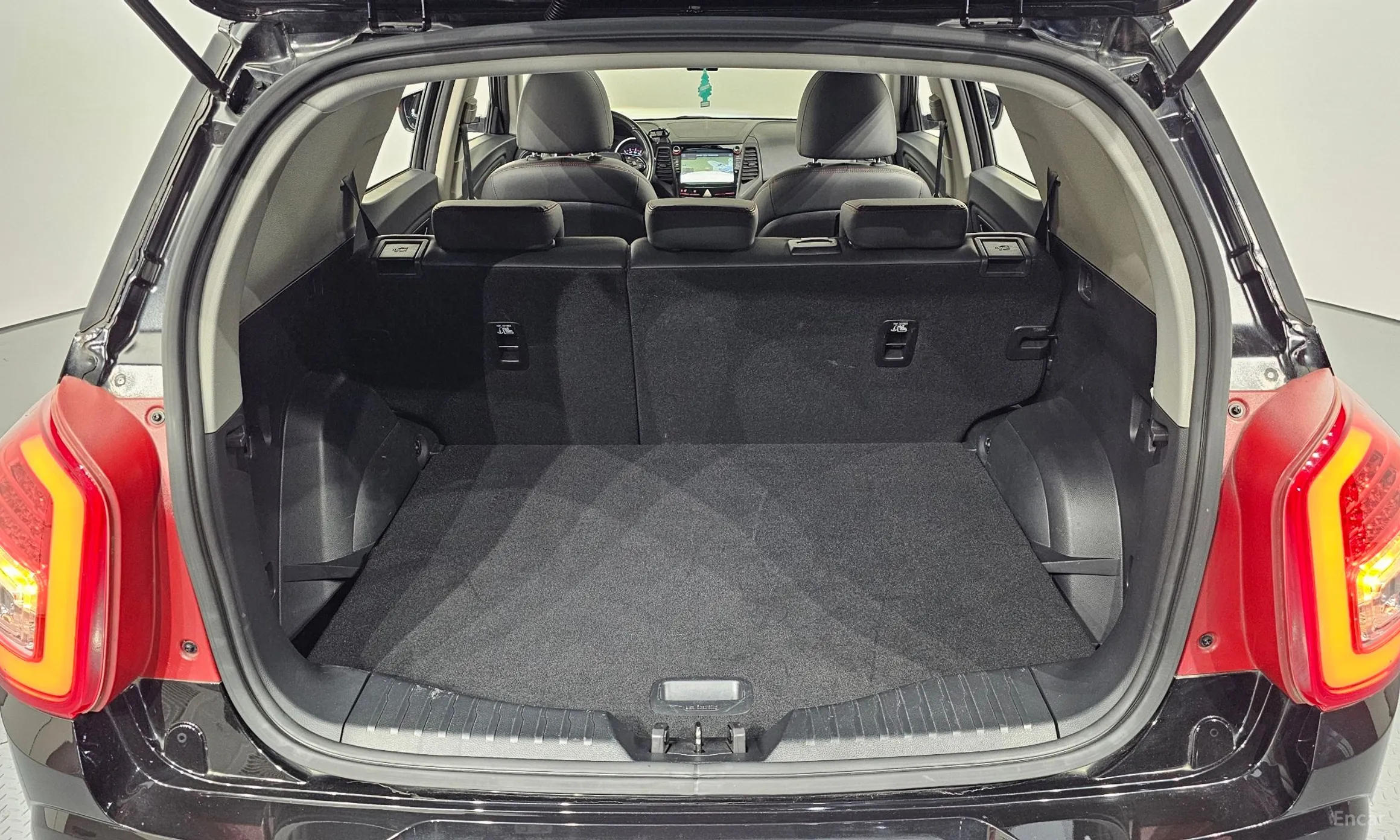 KG Mobility (SsangYong) Tivoli Air превью 20