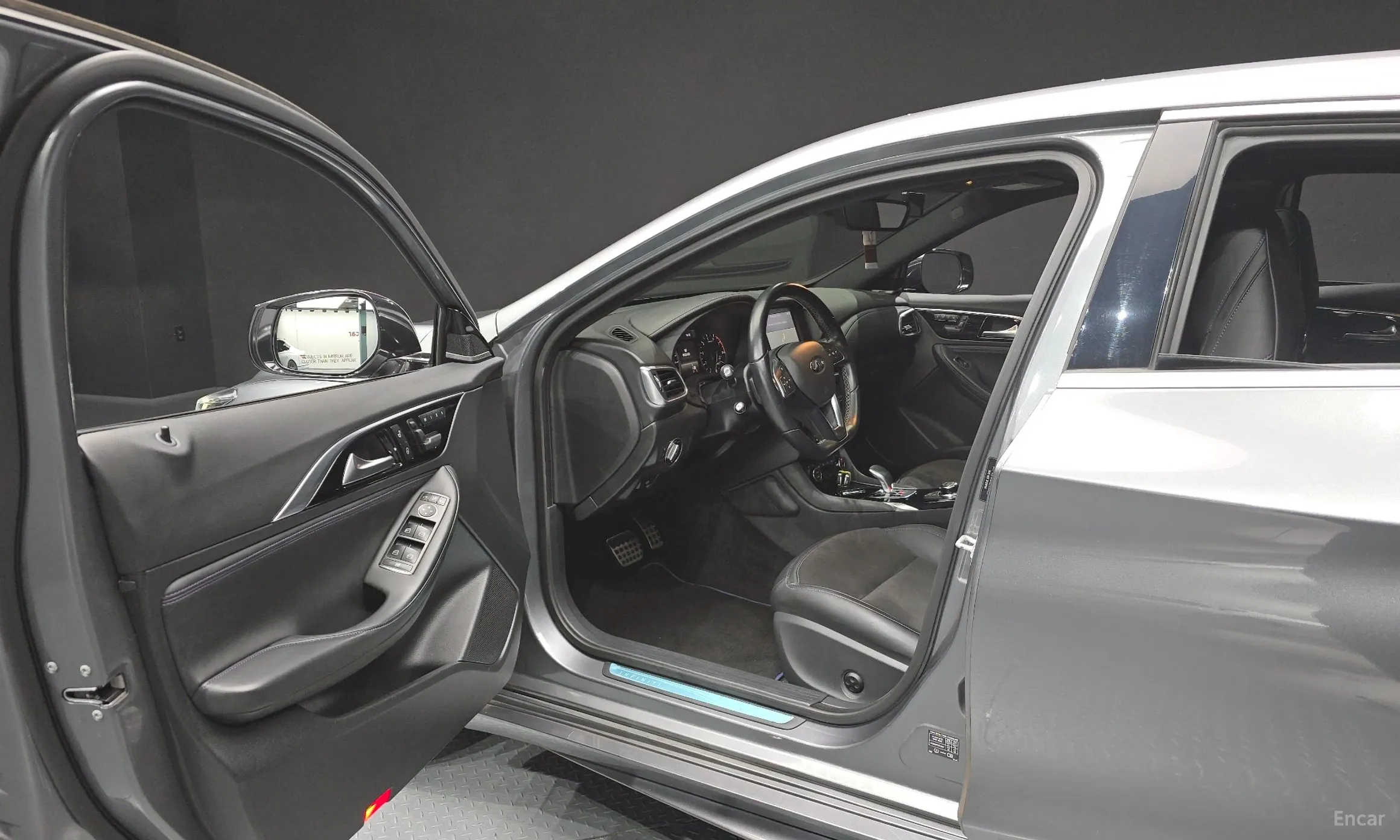 Infiniti Q30 превью 10
