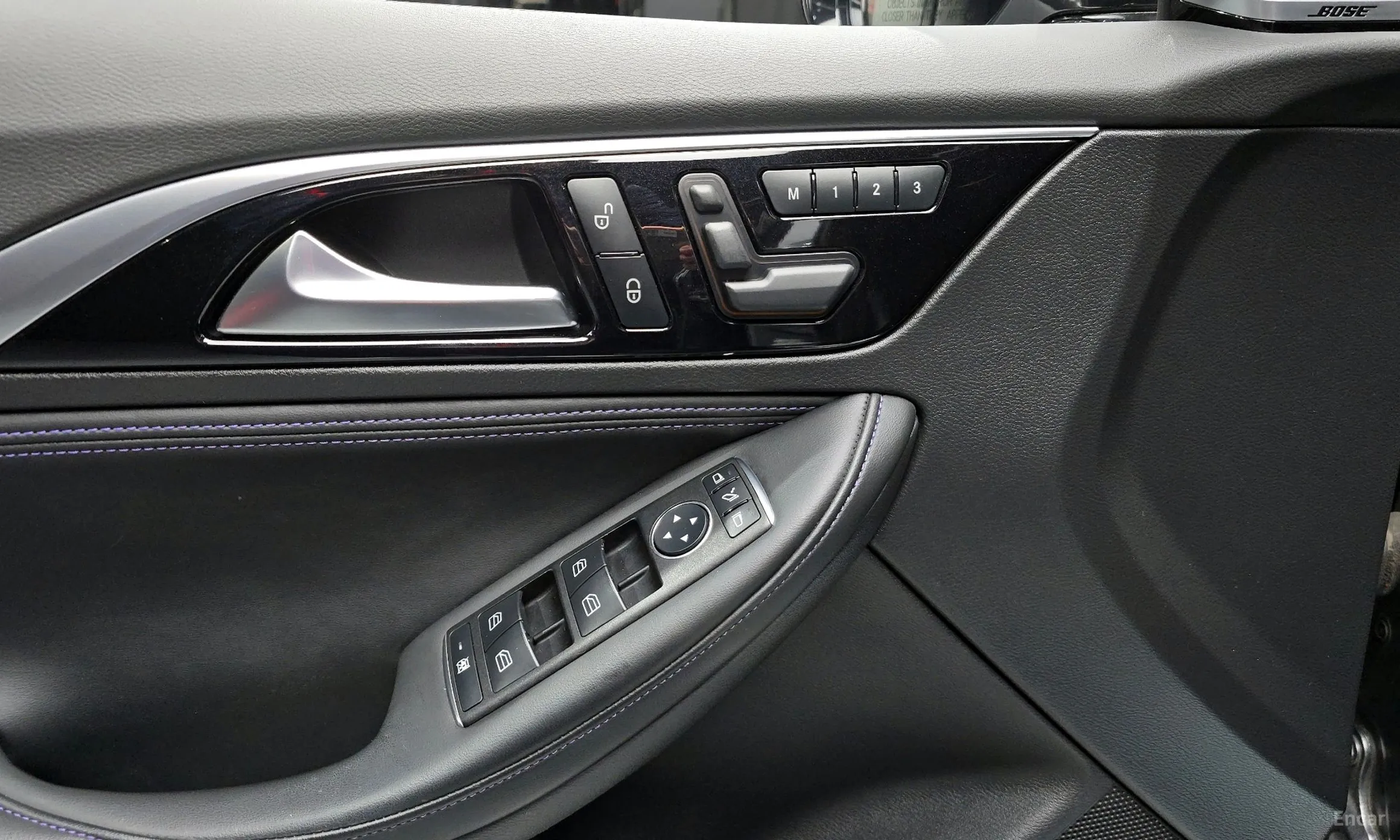 Infiniti Q30 превью 17