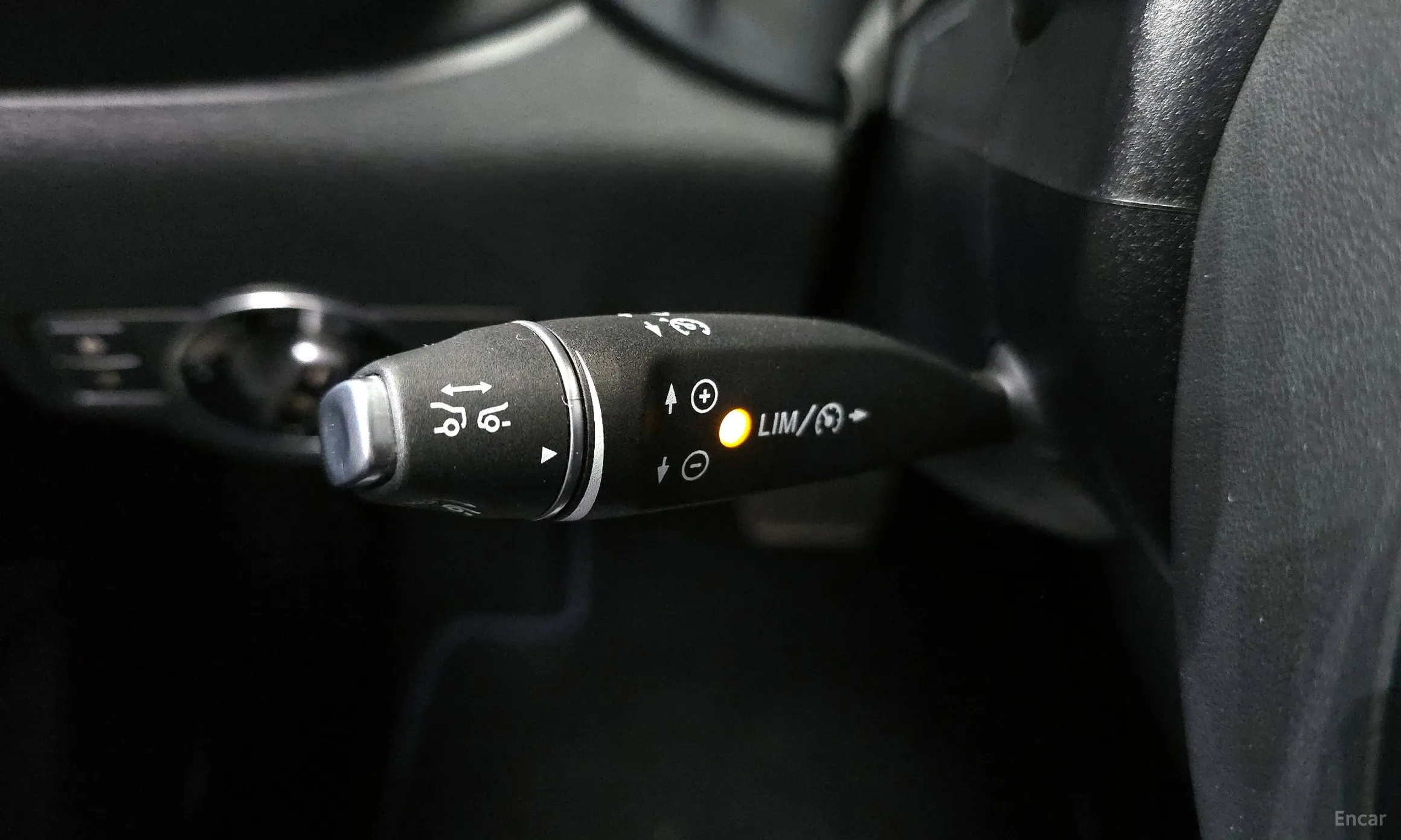 Infiniti Q30 превью 18