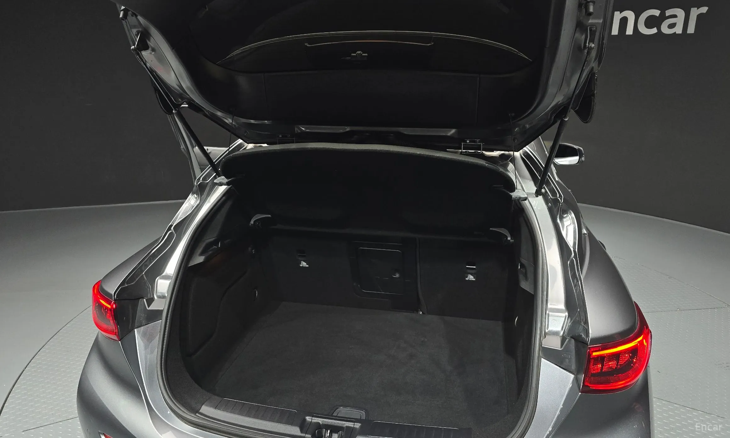 Infiniti Q30 превью 20