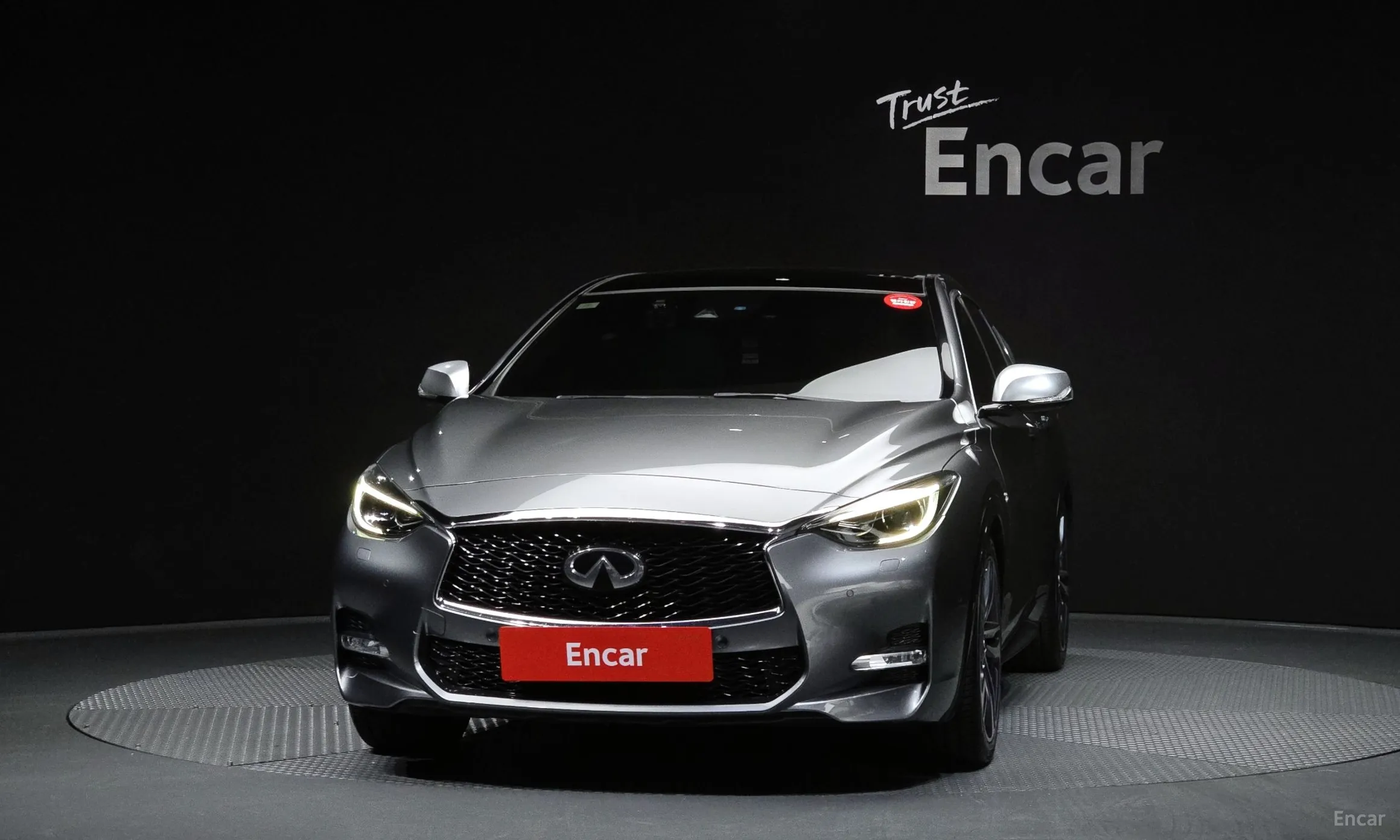 Infiniti Q30 превью 3