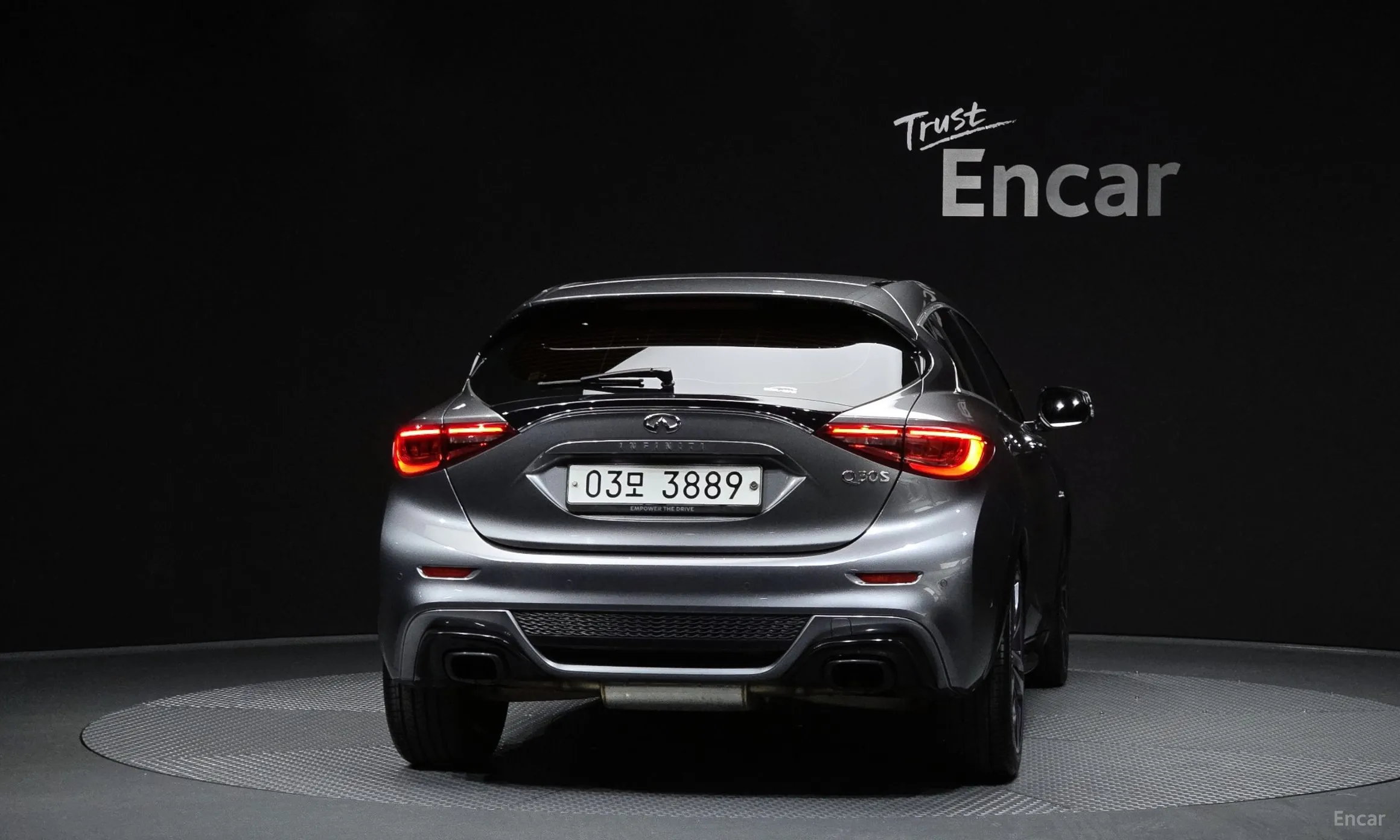 Infiniti Q30 превью 4