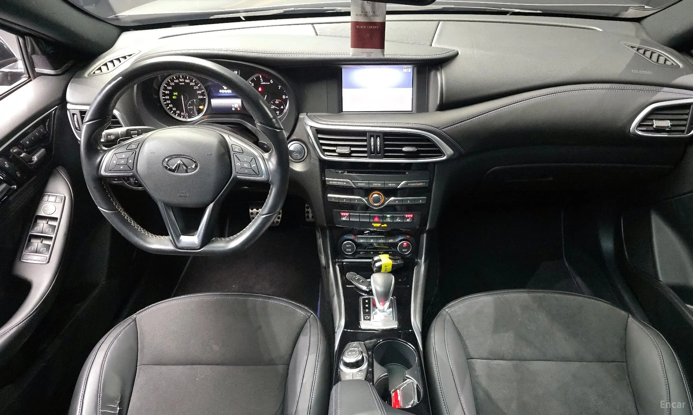 Infiniti Q30 превью 7