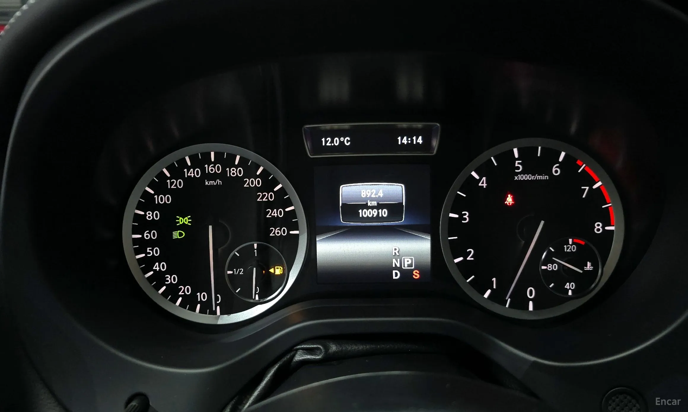 Infiniti Q30 превью 8