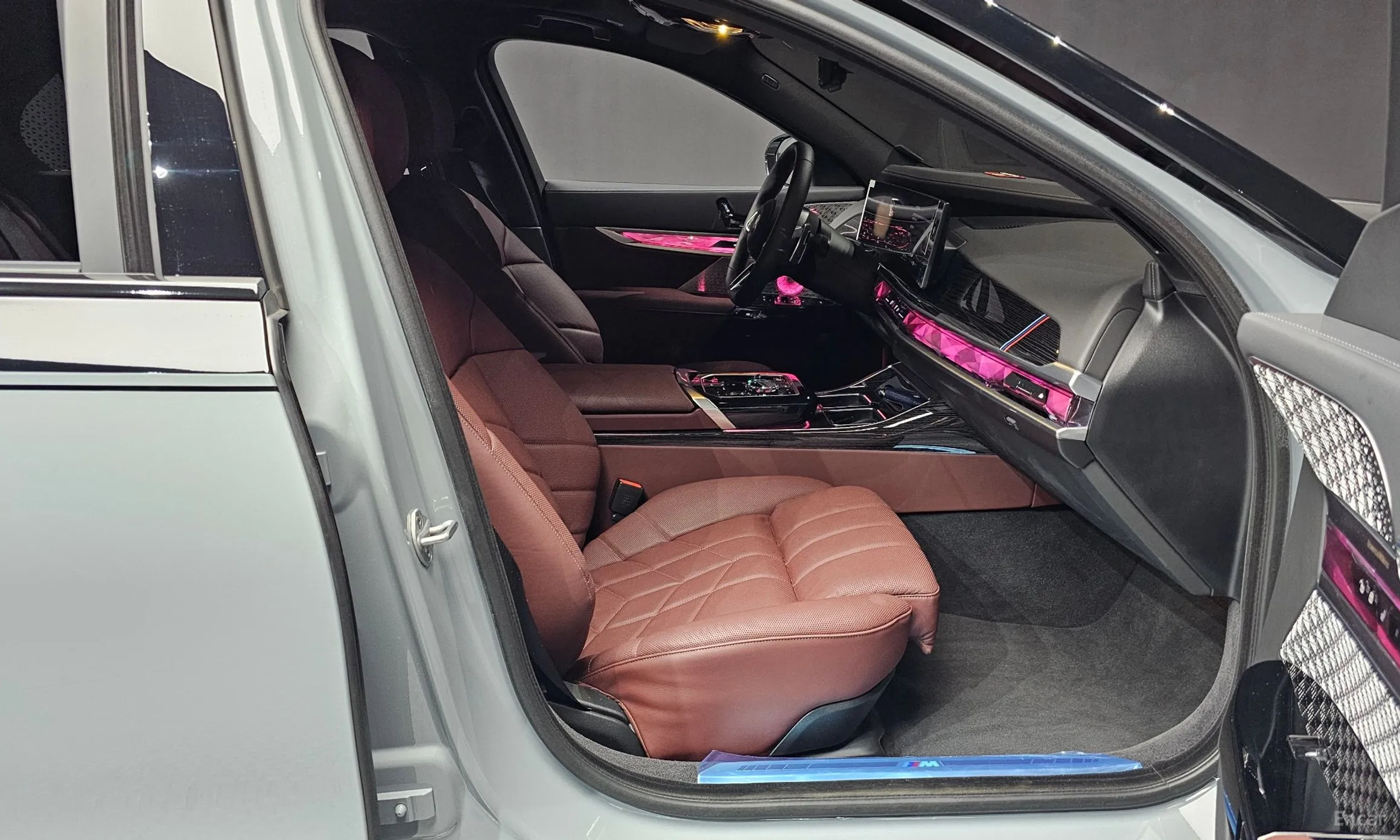 BMW 7 Series (G70) превью 11