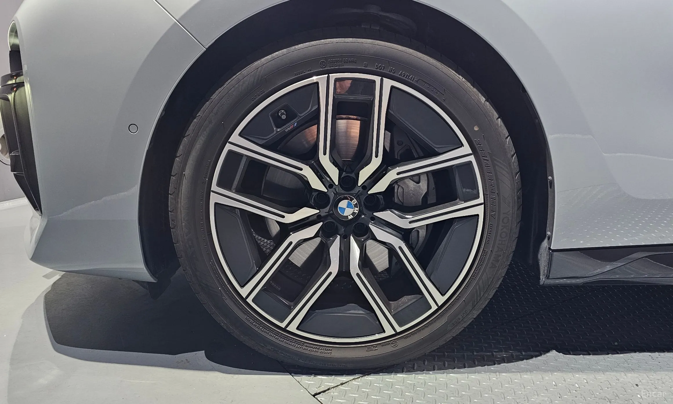 BMW 7 Series (G70) превью 5