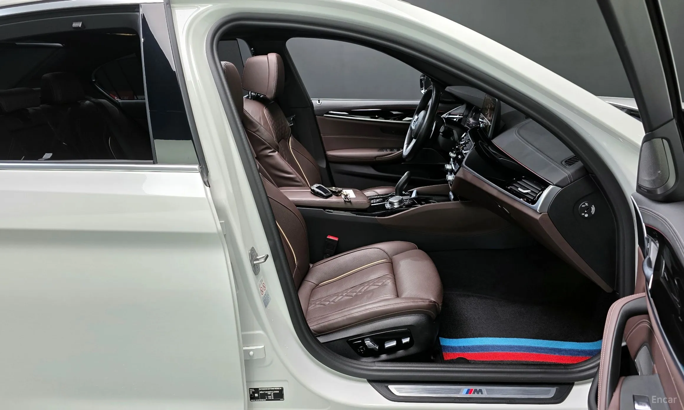 BMW 5 Series (G30) превью 10