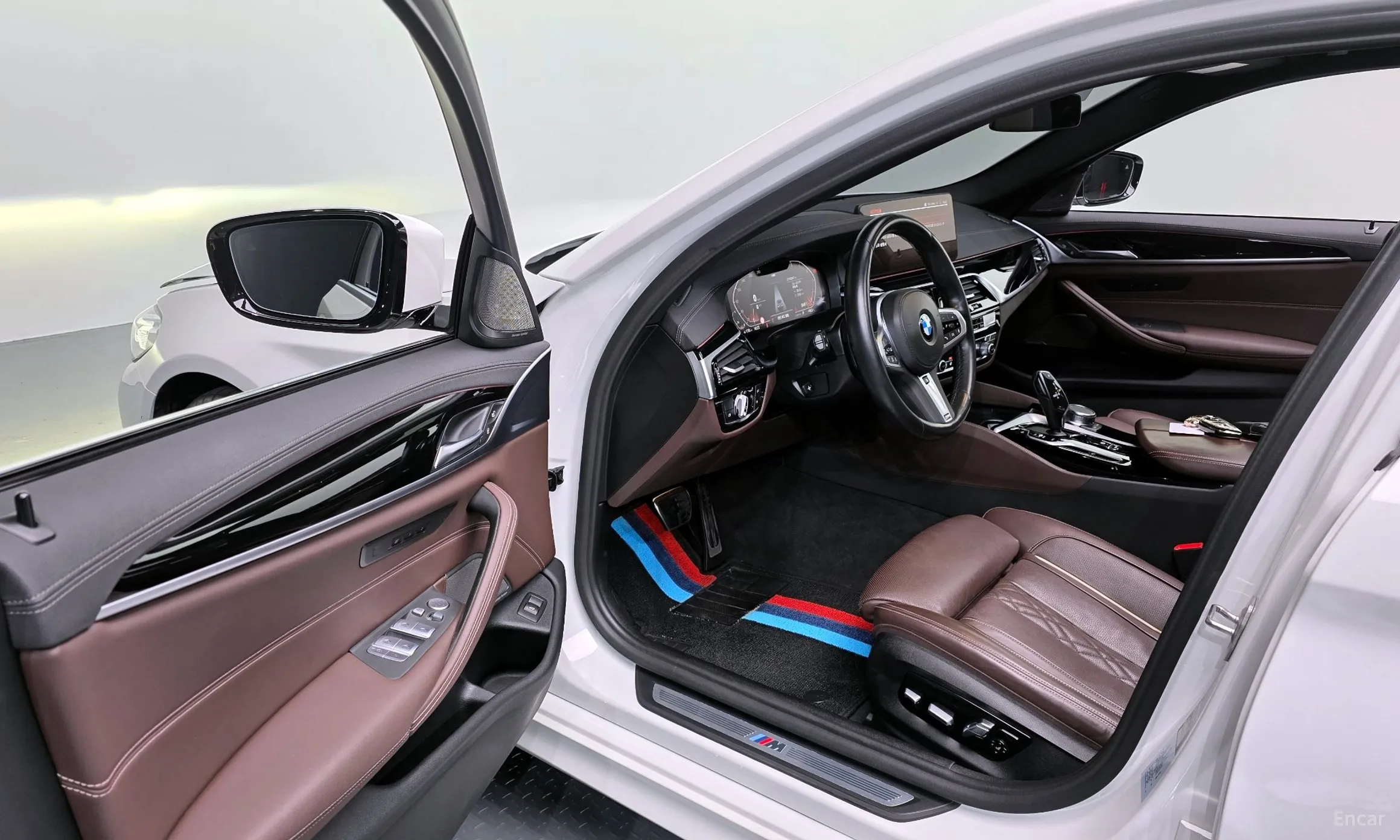 BMW 5 Series (G30) превью 11