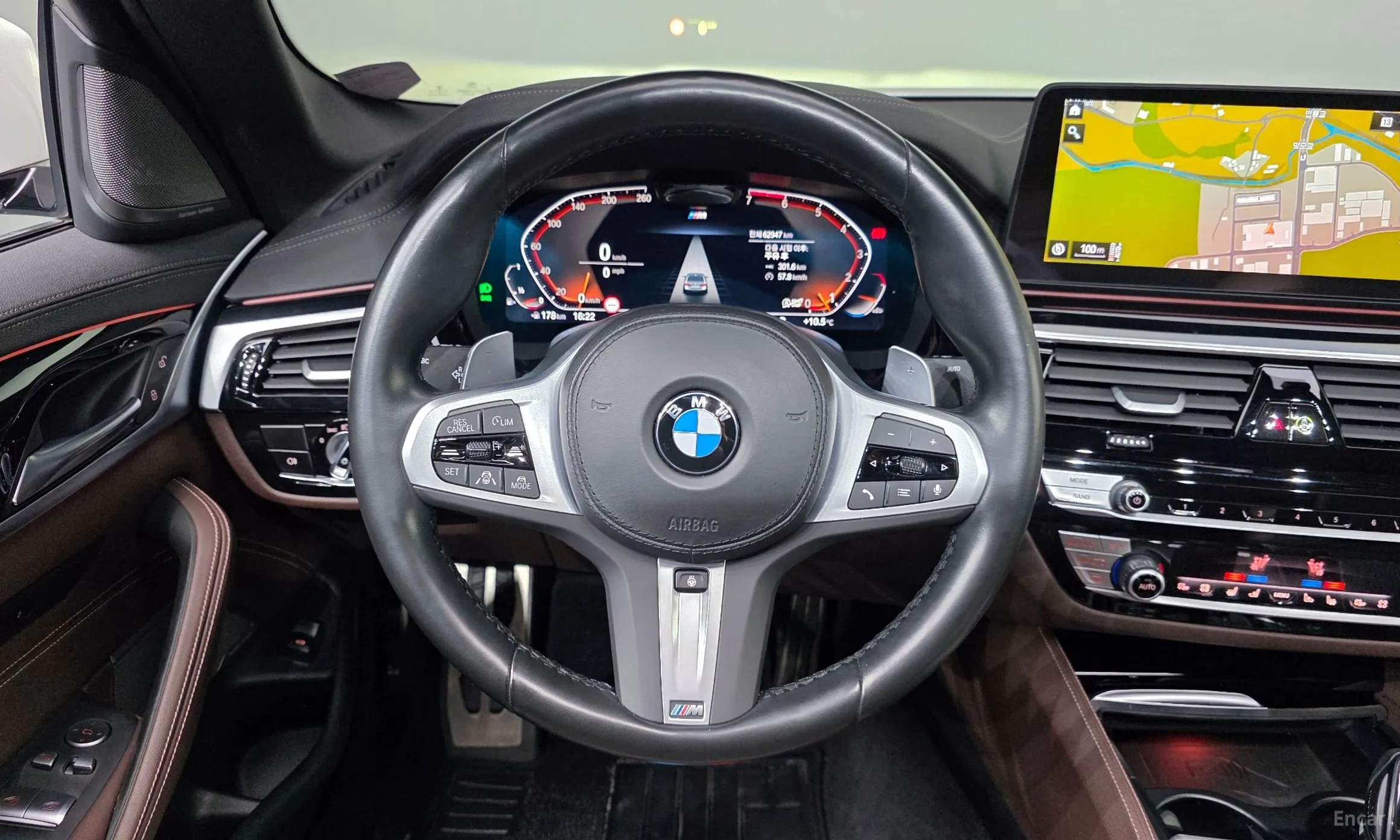 BMW 5 Series (G30) превью 13