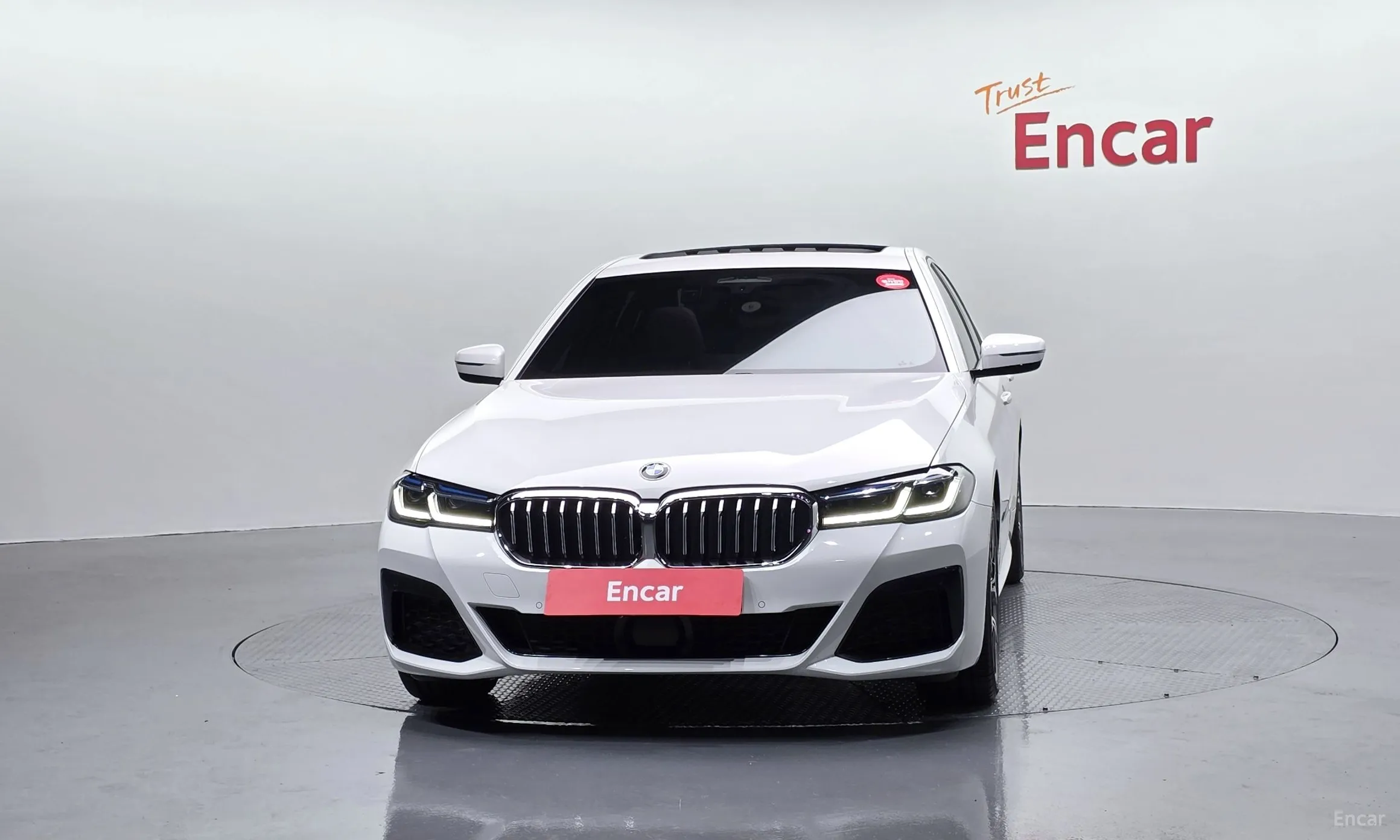 BMW 5 Series (G30) превью 3