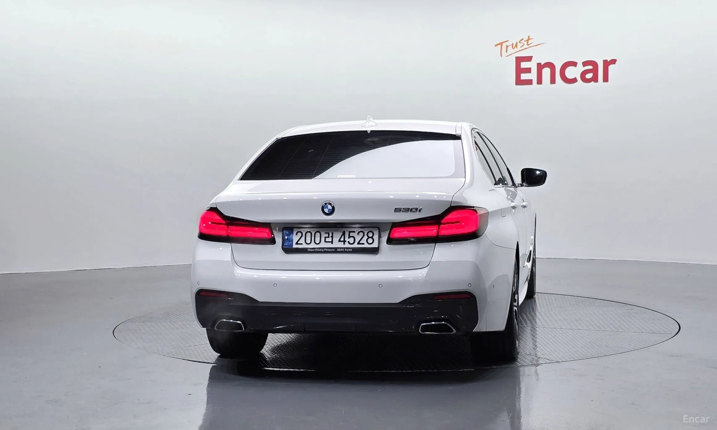 BMW 5 Series (G30) превью 4