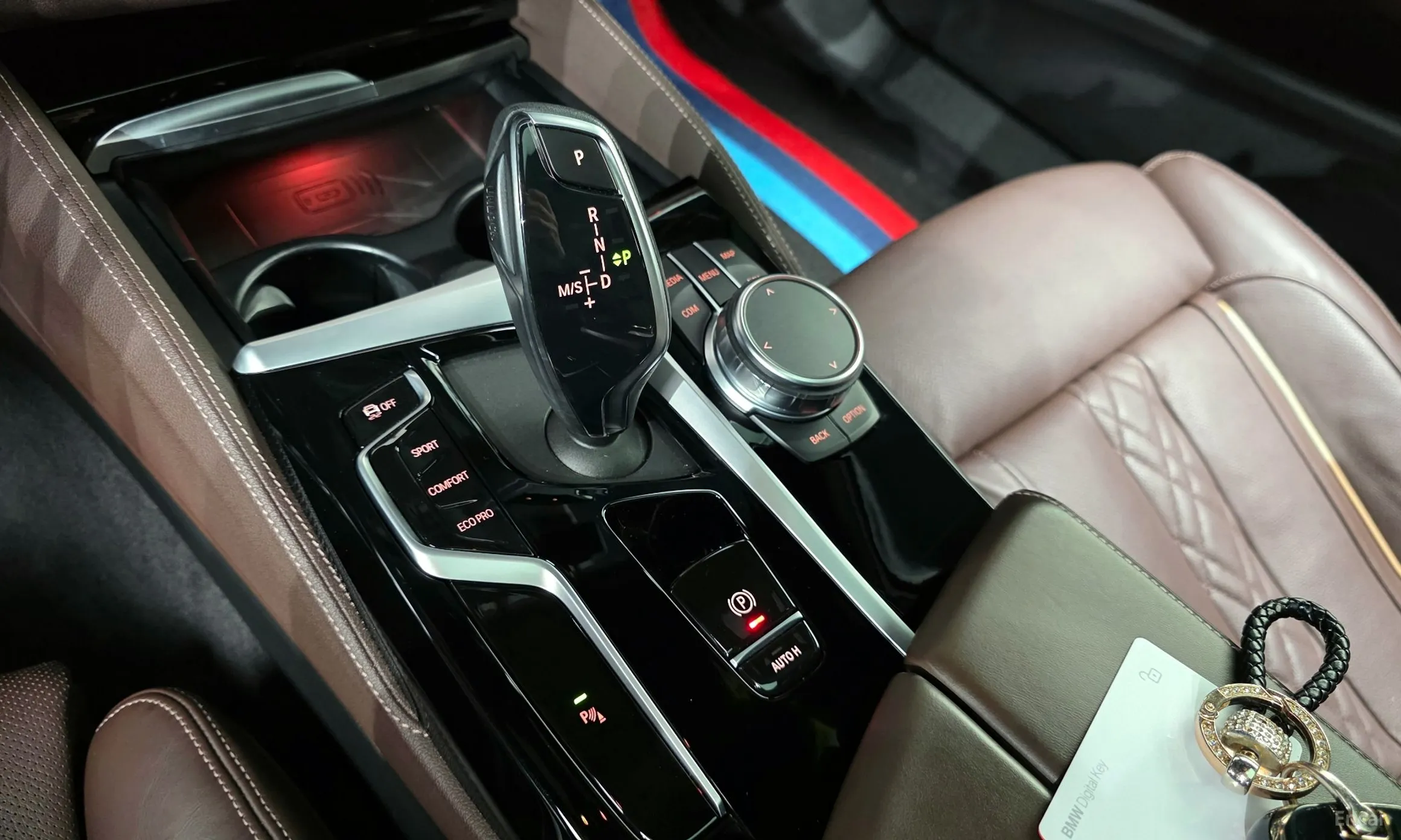 BMW 5 Series (G30) превью 9