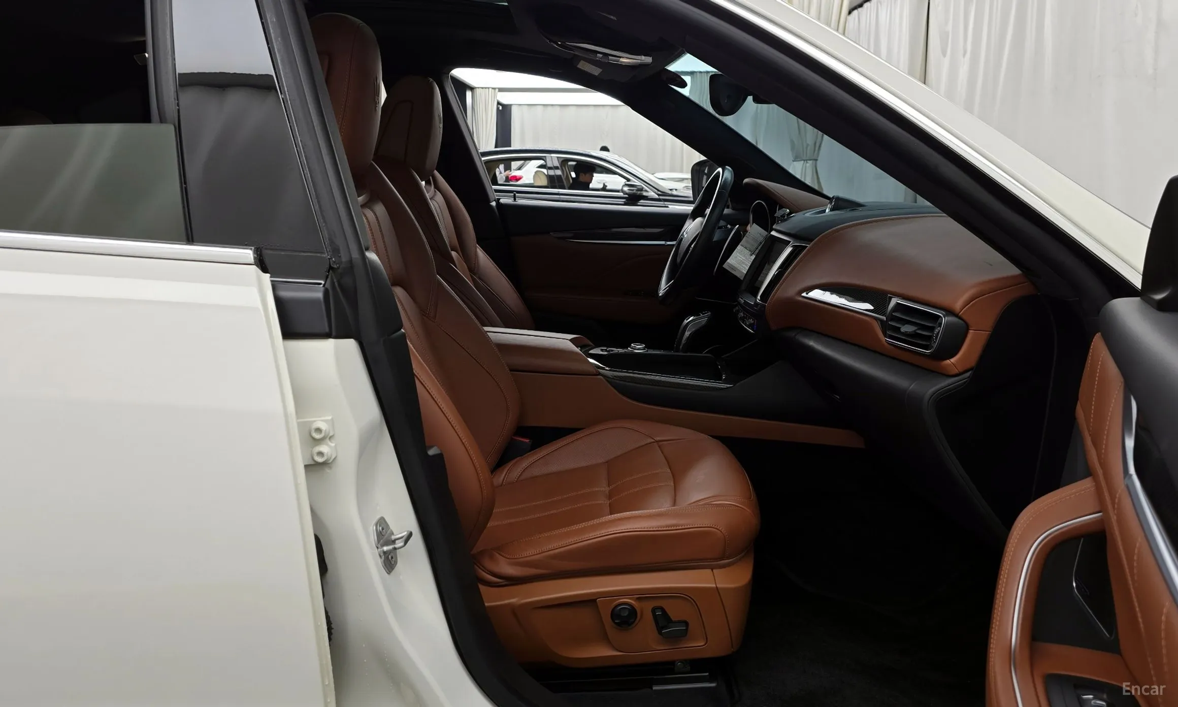 Maserati Levante превью 11