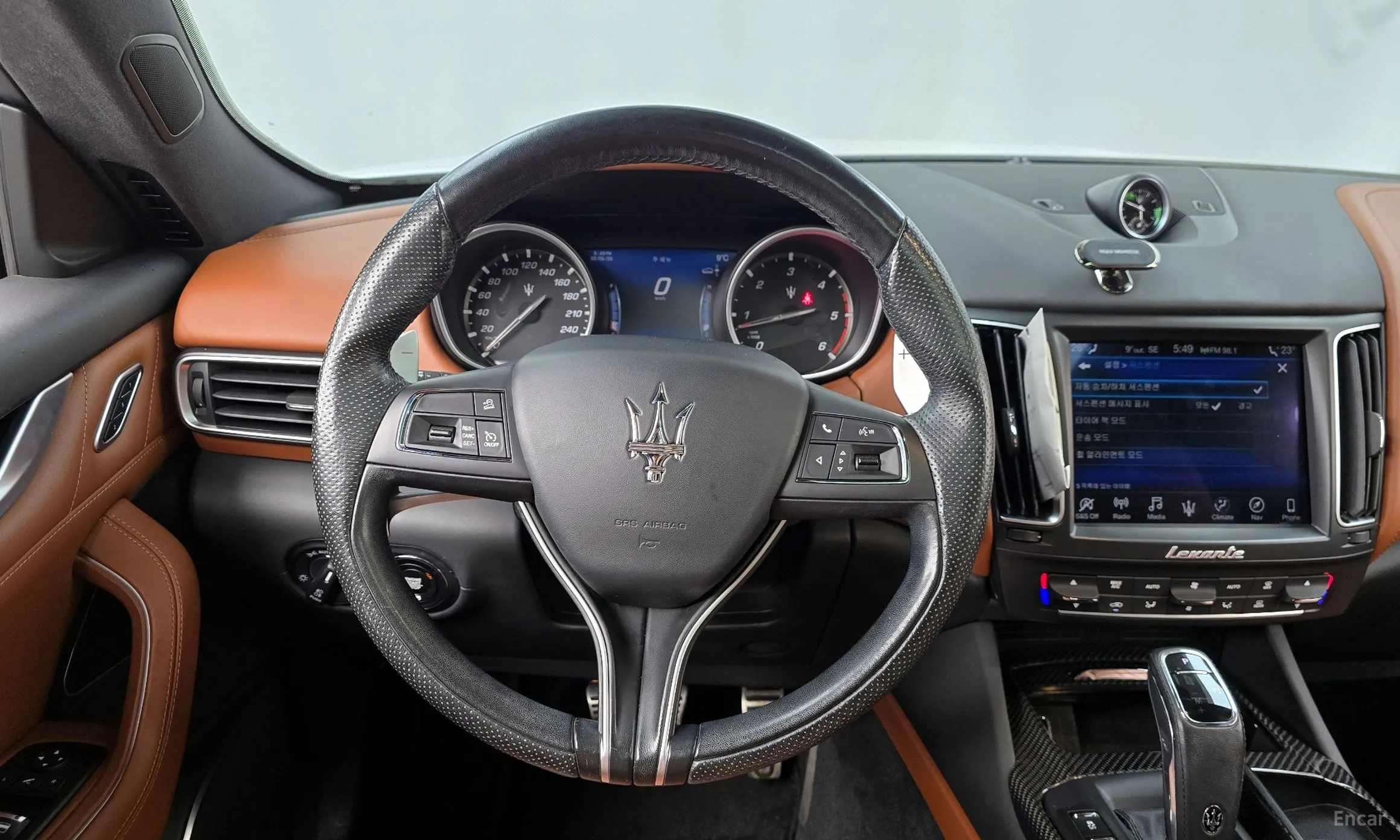 Maserati Levante превью 13