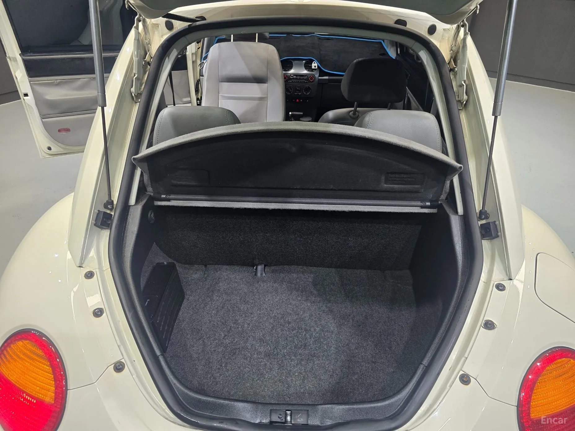 Volkswagen New Beetle превью 16
