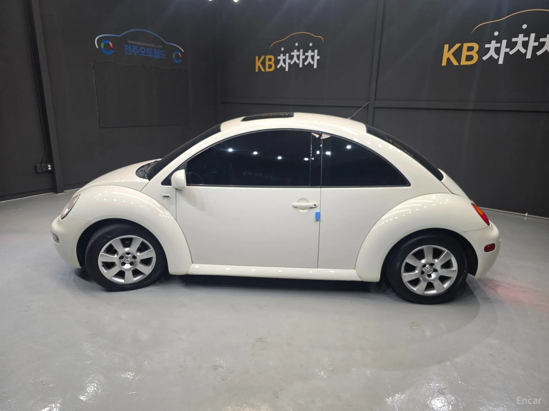 Volkswagen New Beetle превью 3