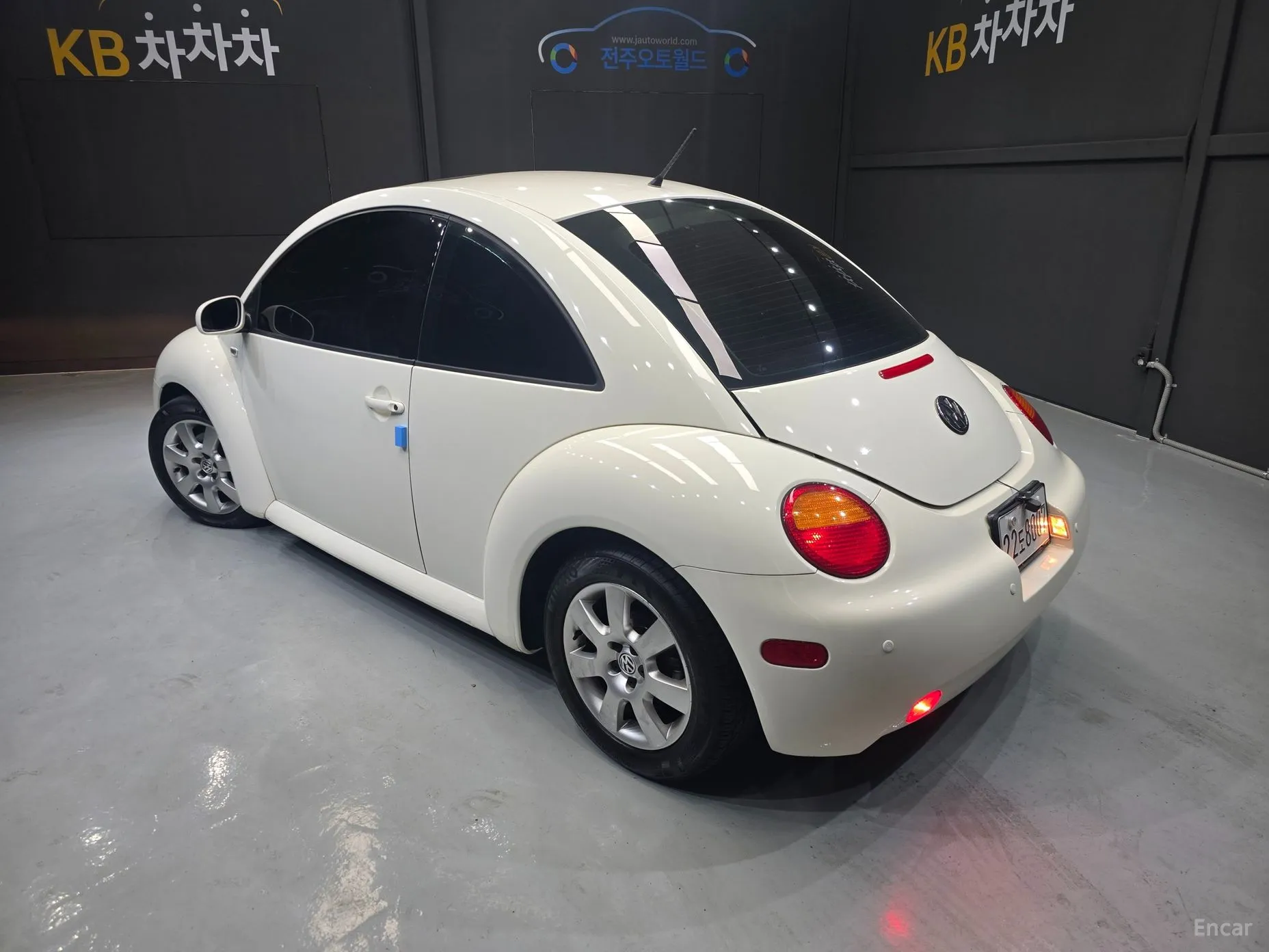 Volkswagen New Beetle превью 4