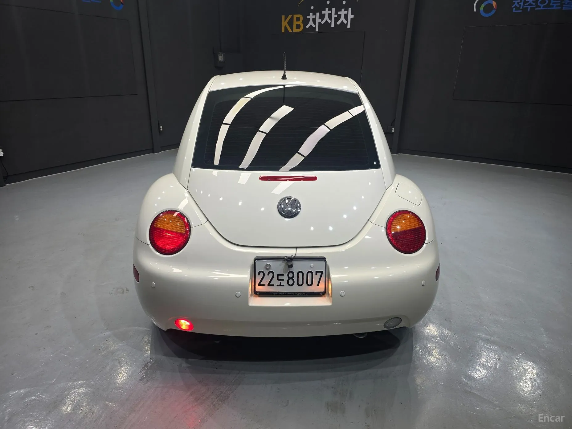 Volkswagen New Beetle превью 5