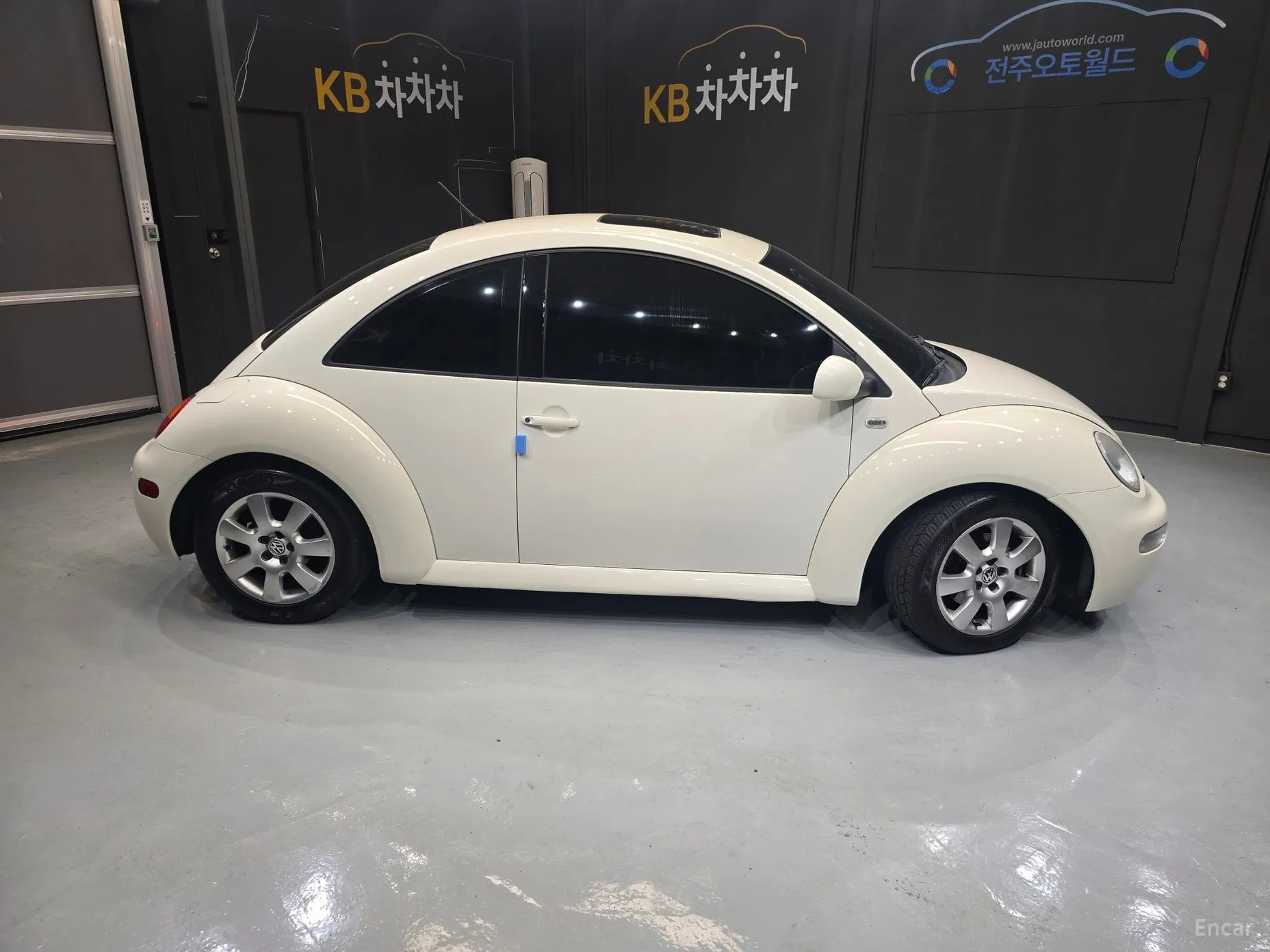 Volkswagen New Beetle превью 7