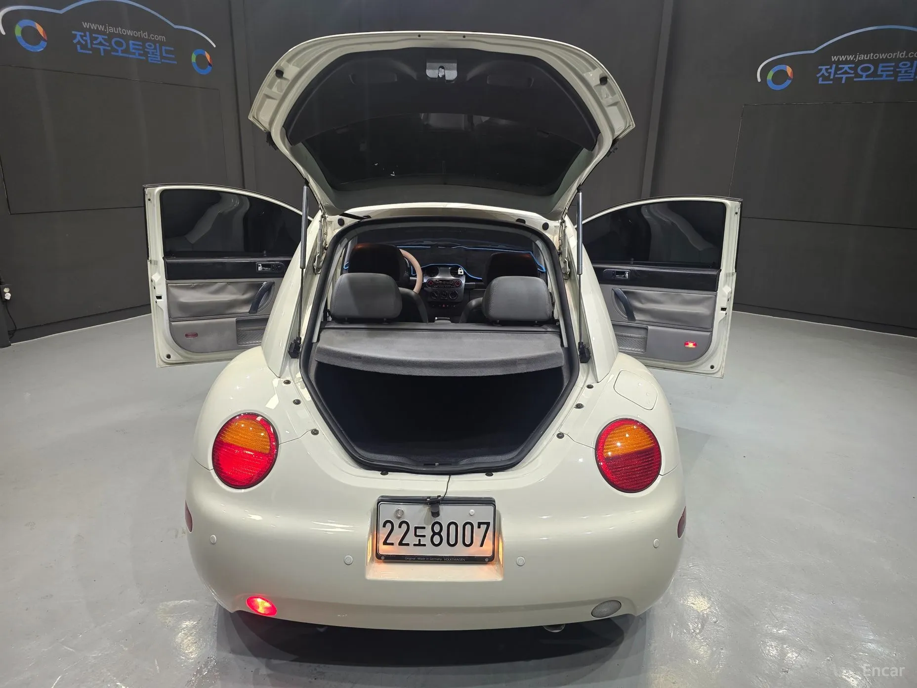 Volkswagen New Beetle превью 9