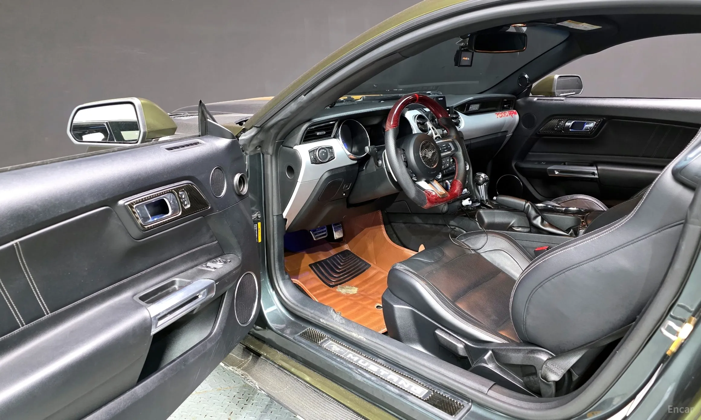 Ford Mustang превью 10