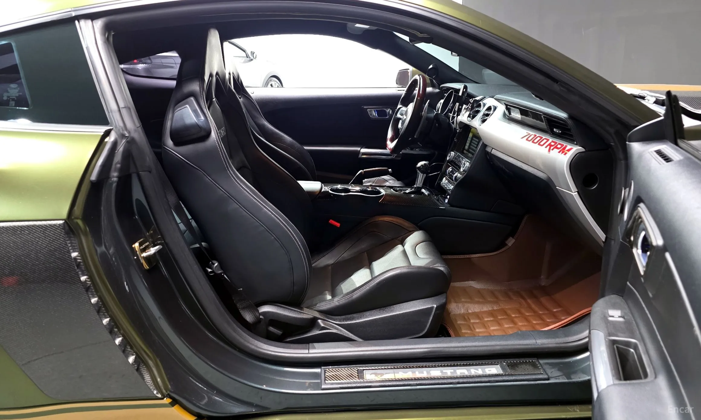 Ford Mustang превью 11