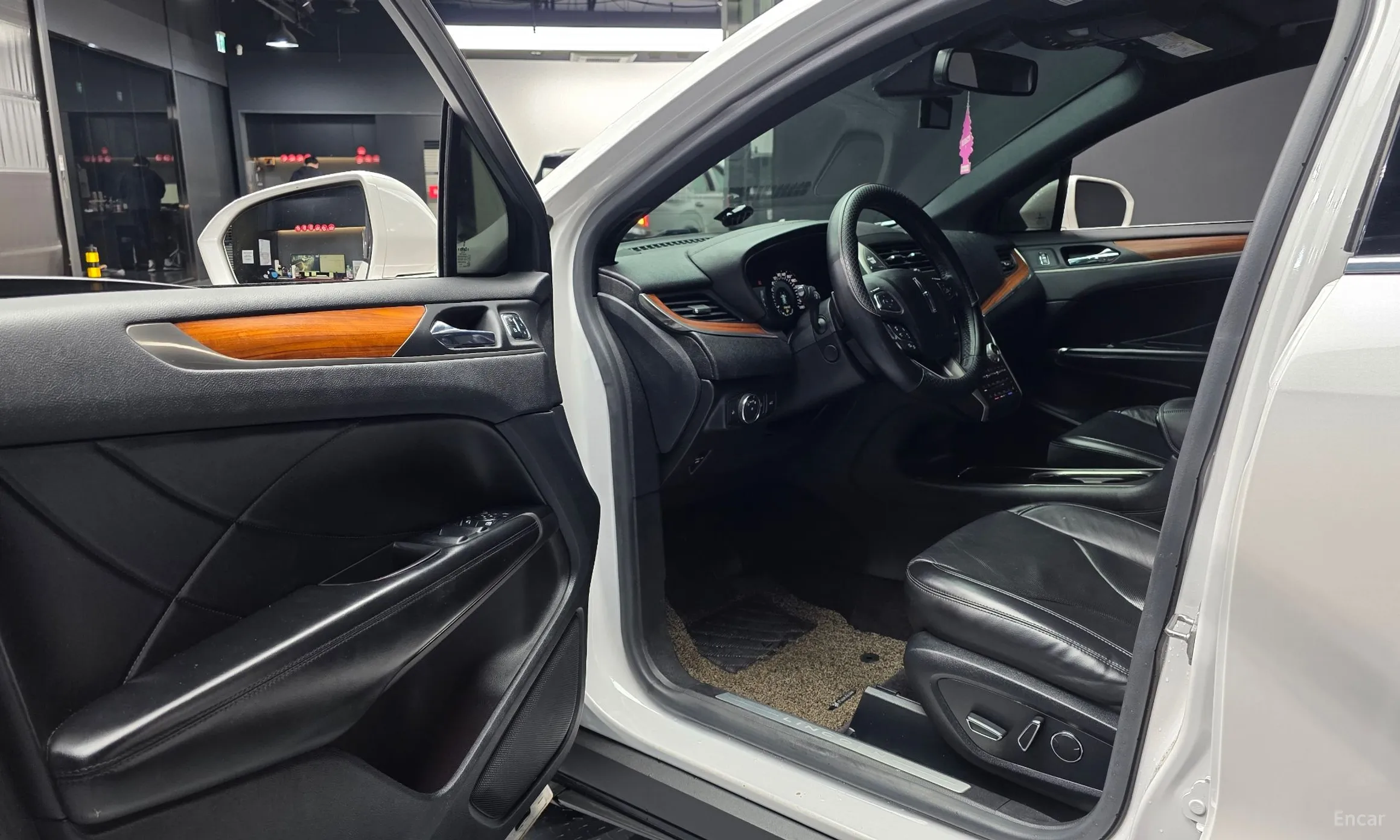 Lincoln MKC превью 10