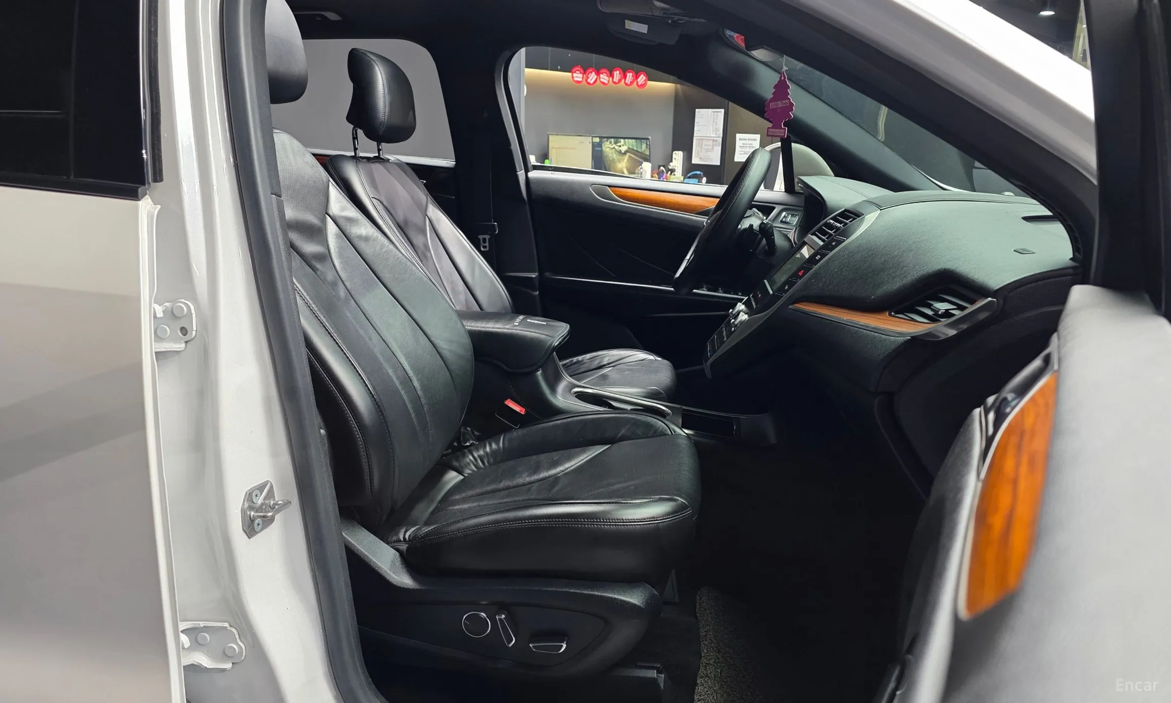 Lincoln MKC превью 11